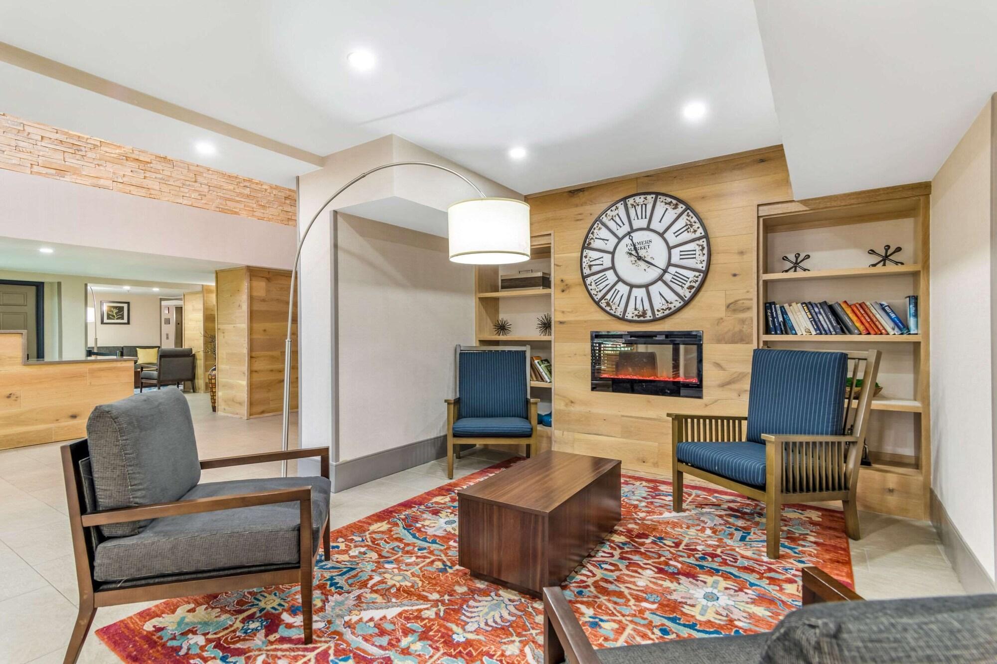 Vista Lobby Country Inn & Suites by Radisson, Atlanta Airport South, GA