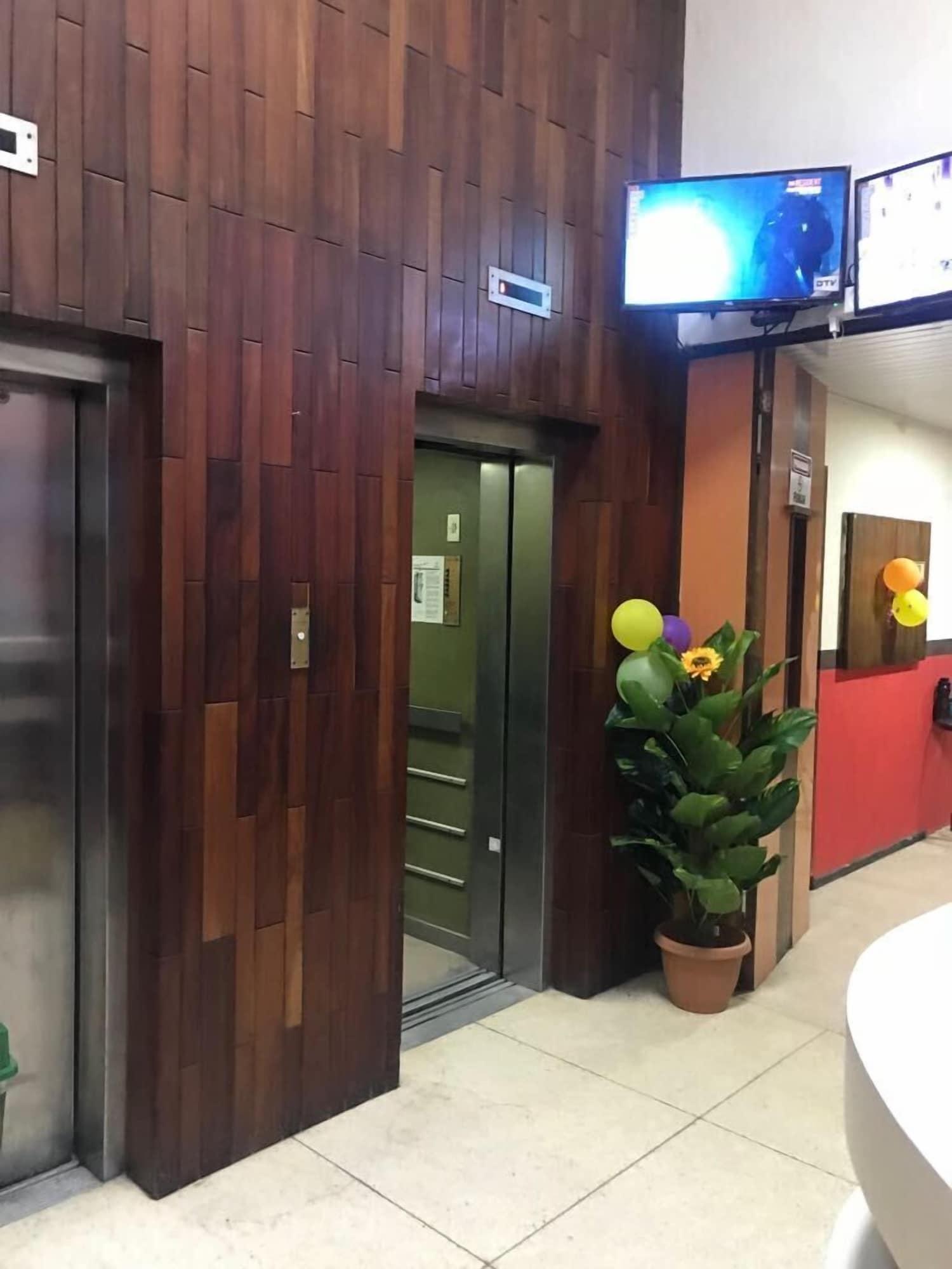 Vista Lobby Hotel La Fortuna Roja