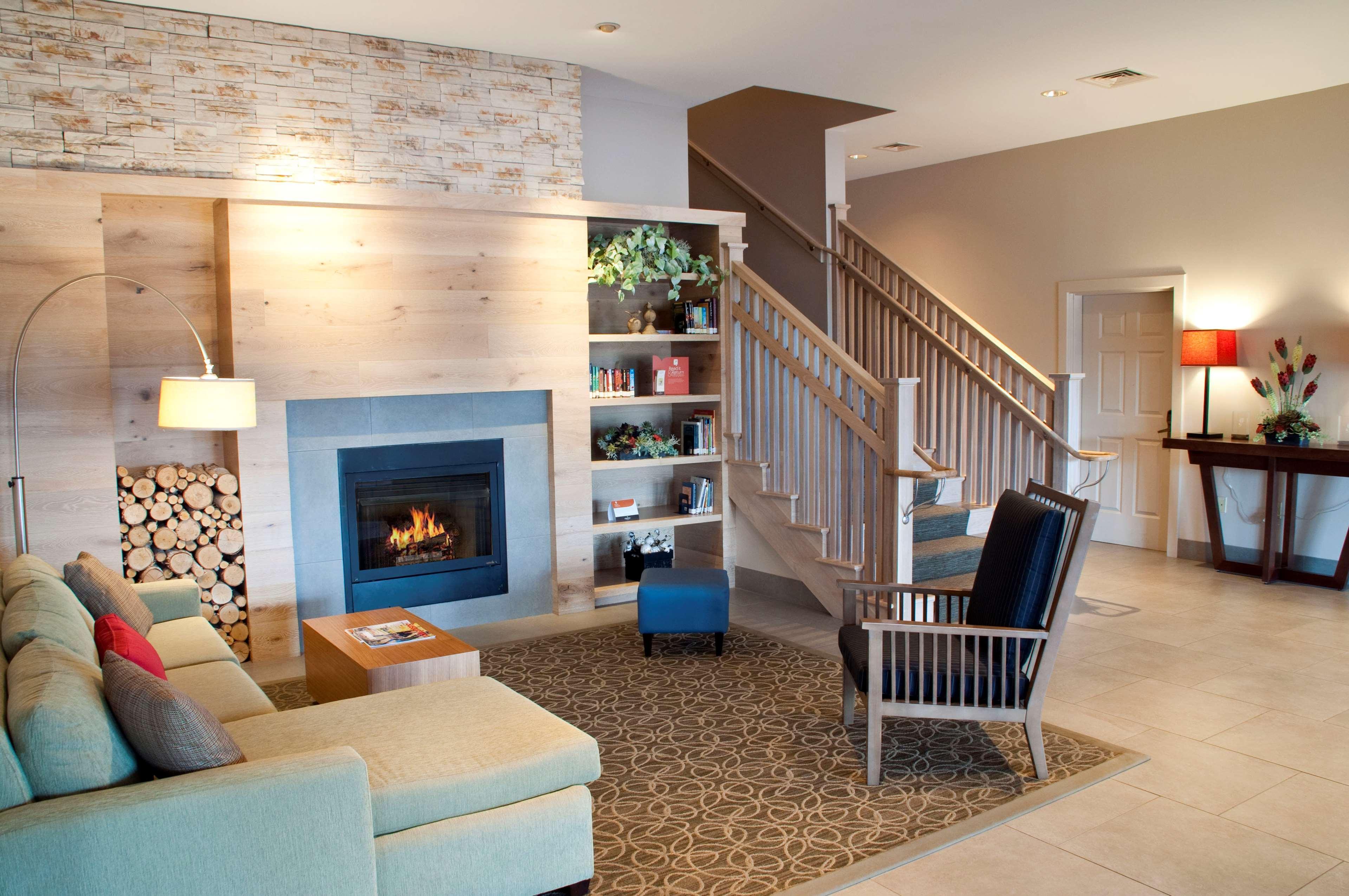 Vista Lobby Country Inn & Suites by Radisson, Lewisburg, PA