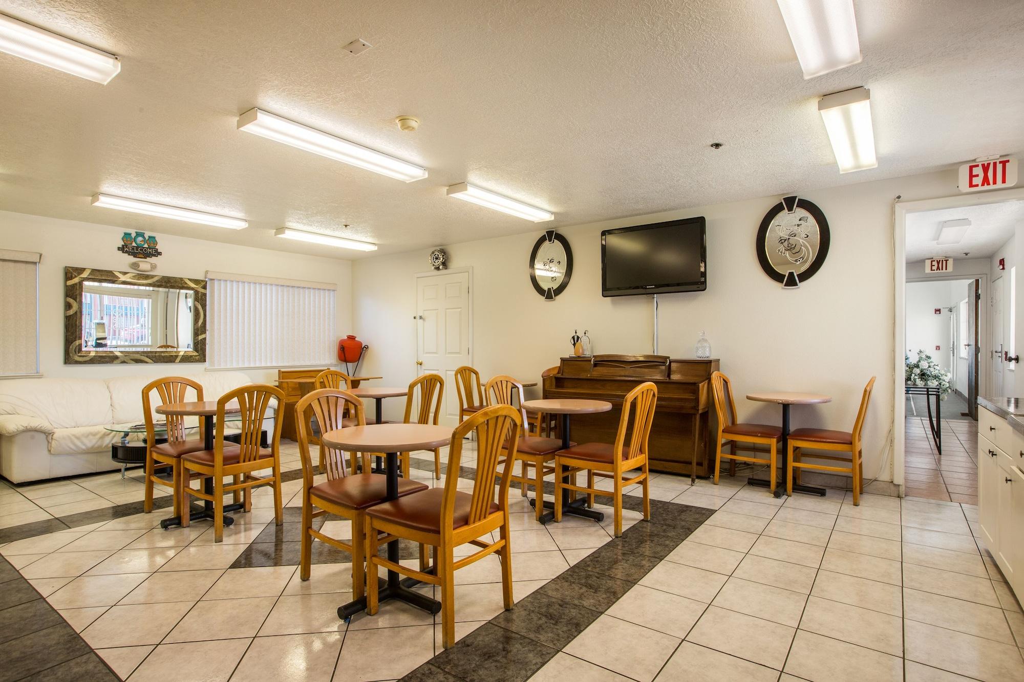 Restaurant Sandia Peak Inn Old Town ABQ, a Howard Johnson by Wyndham