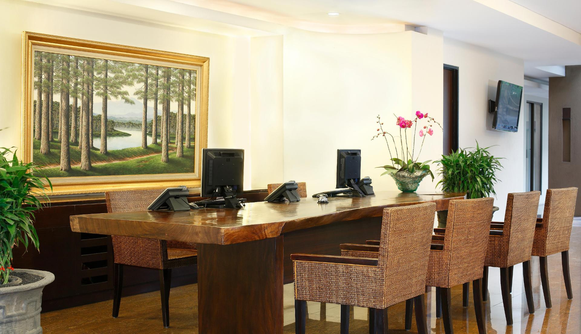Vista Lobby Hotel Santika Kuta Bali