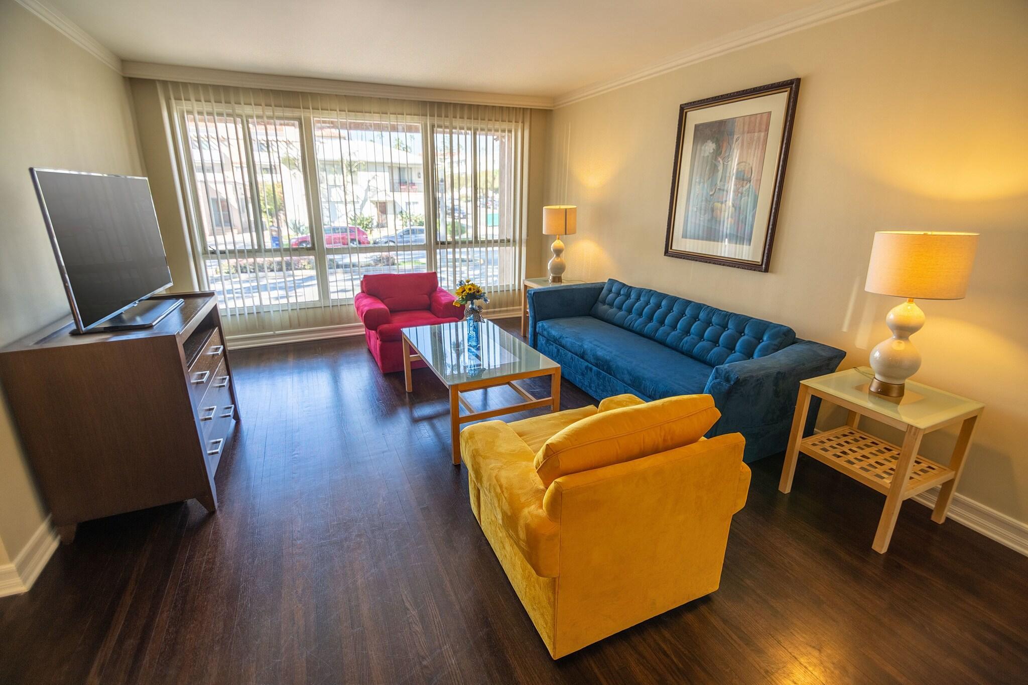 Varios Cal Mar Hotel Suites