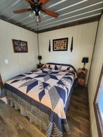 Alquiler Vacacional - Beautiful private country setting, 4 miles to Little Patoka Boat Ramp.