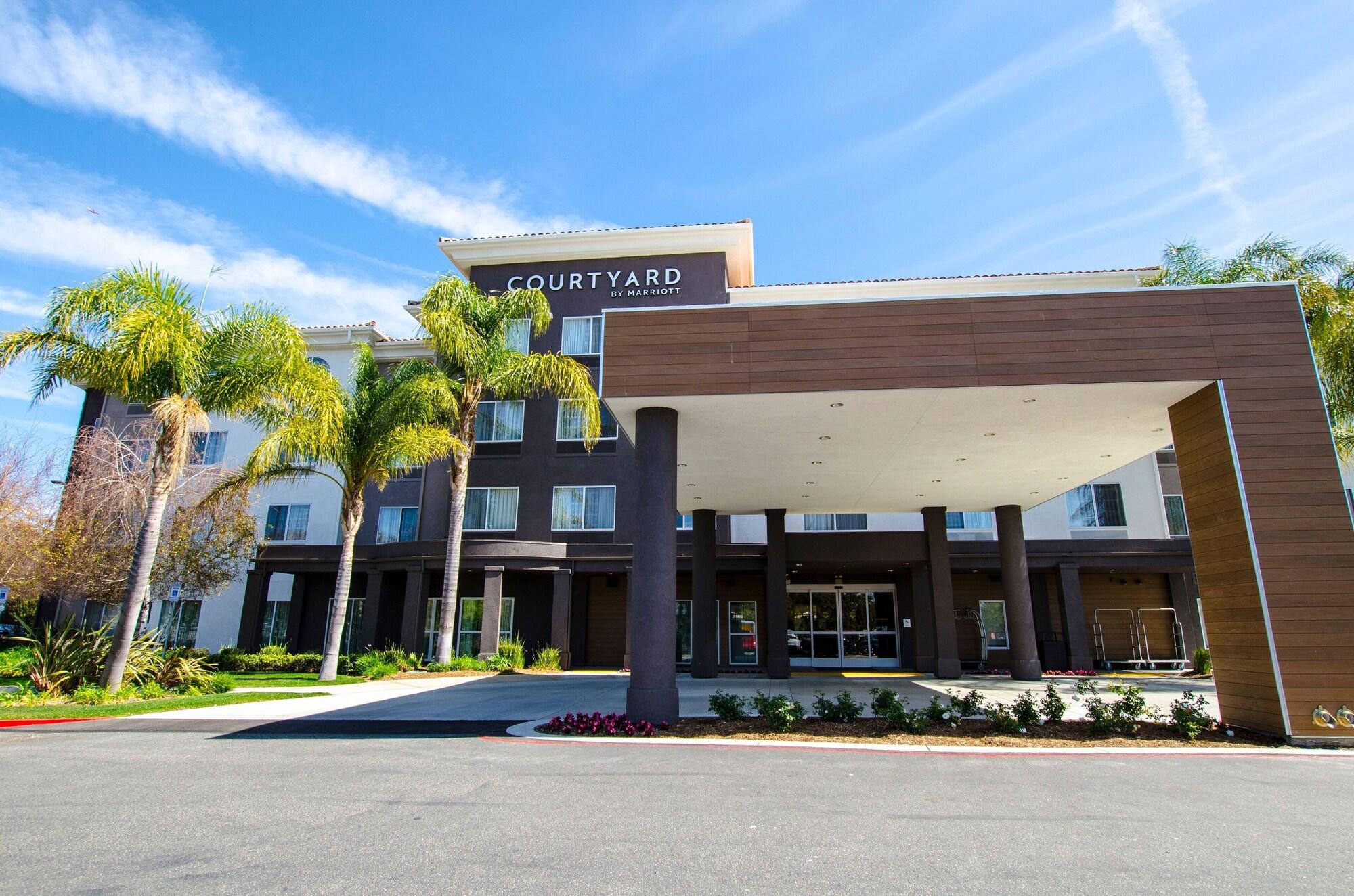 Vista Exterior Courtyard by Marriott Ventura Simi Valley