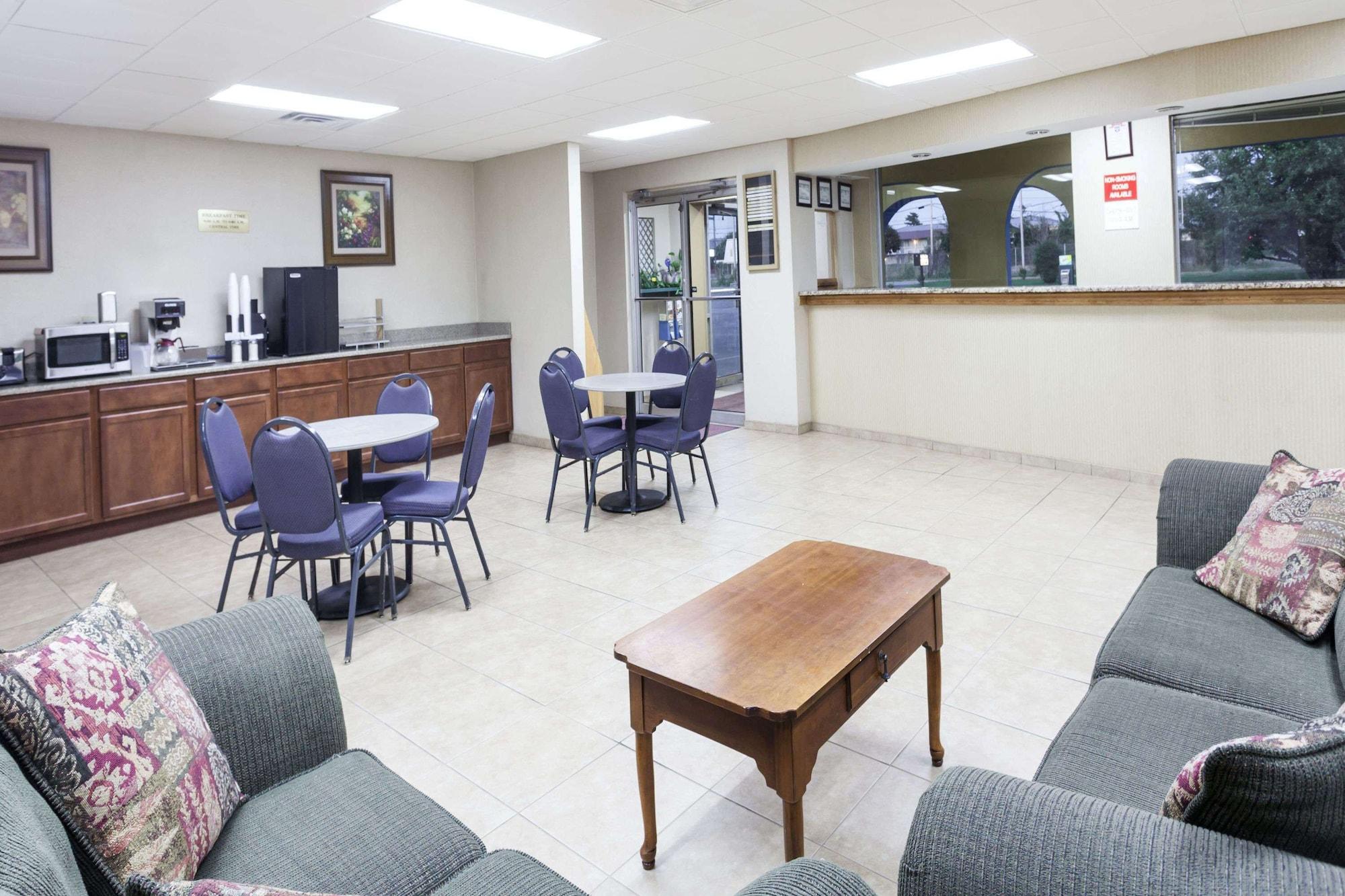 Vista Lobby Knights Inn Murfreesboro