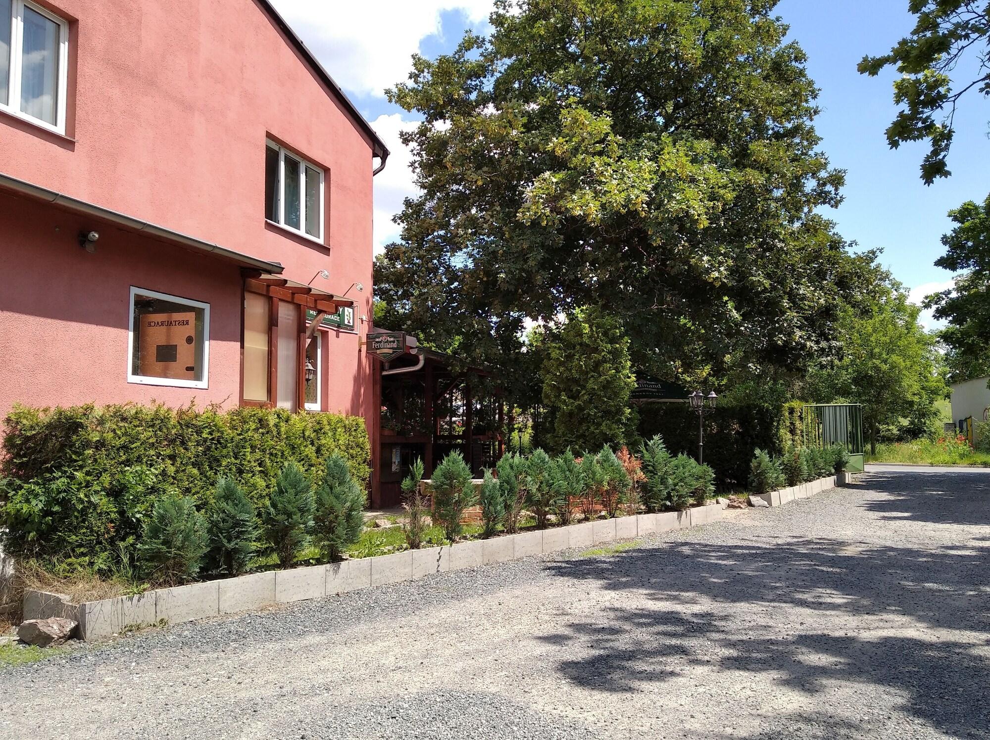 Vista Exterior Motel Grádo