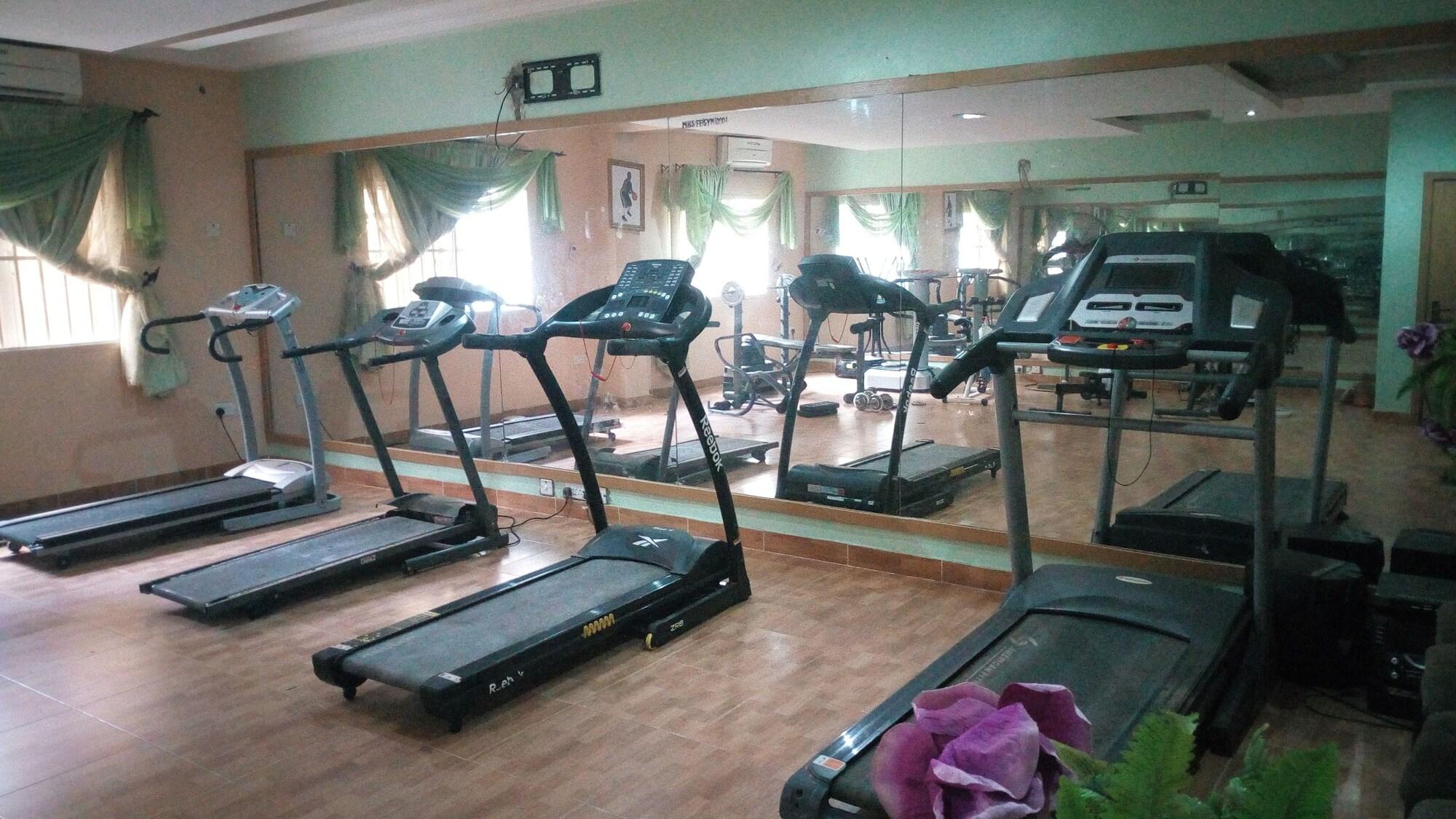 Gimnasio Mataan Hotel  Suites