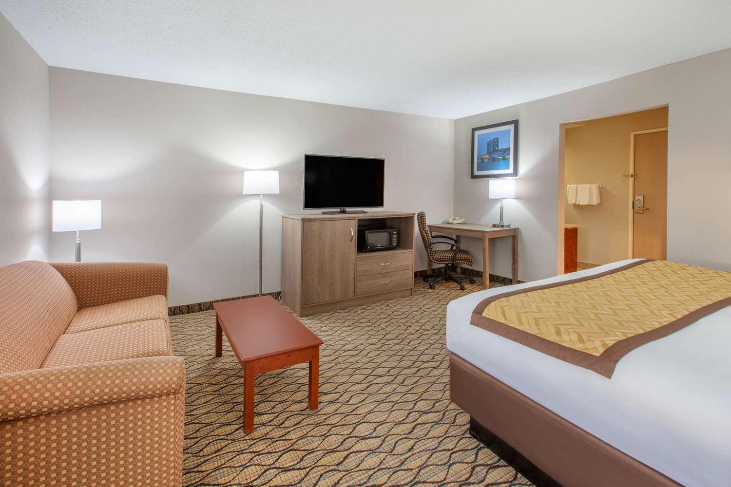 Suite Baymont Grand Rapids Airport