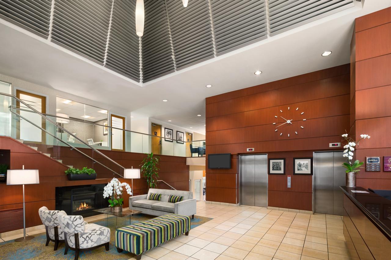 Vista Lobby Hampton Inn and Suites by Hilton, Downtown Vancouver