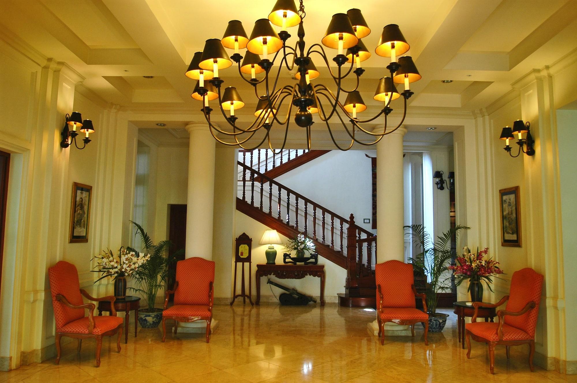 Vista Lobby Settha Palace Hotel