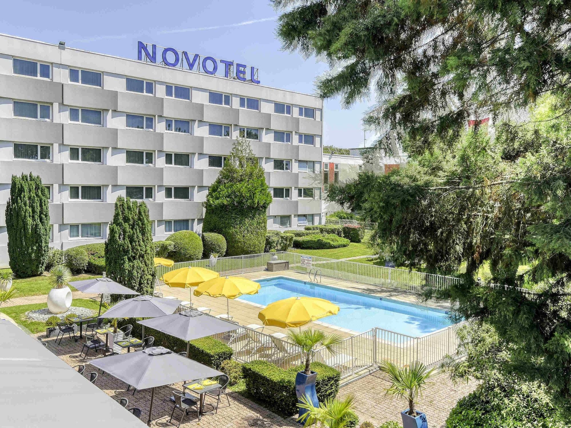 Vista Piscina Novotel Paris Nord Expo Aulnay Hotel