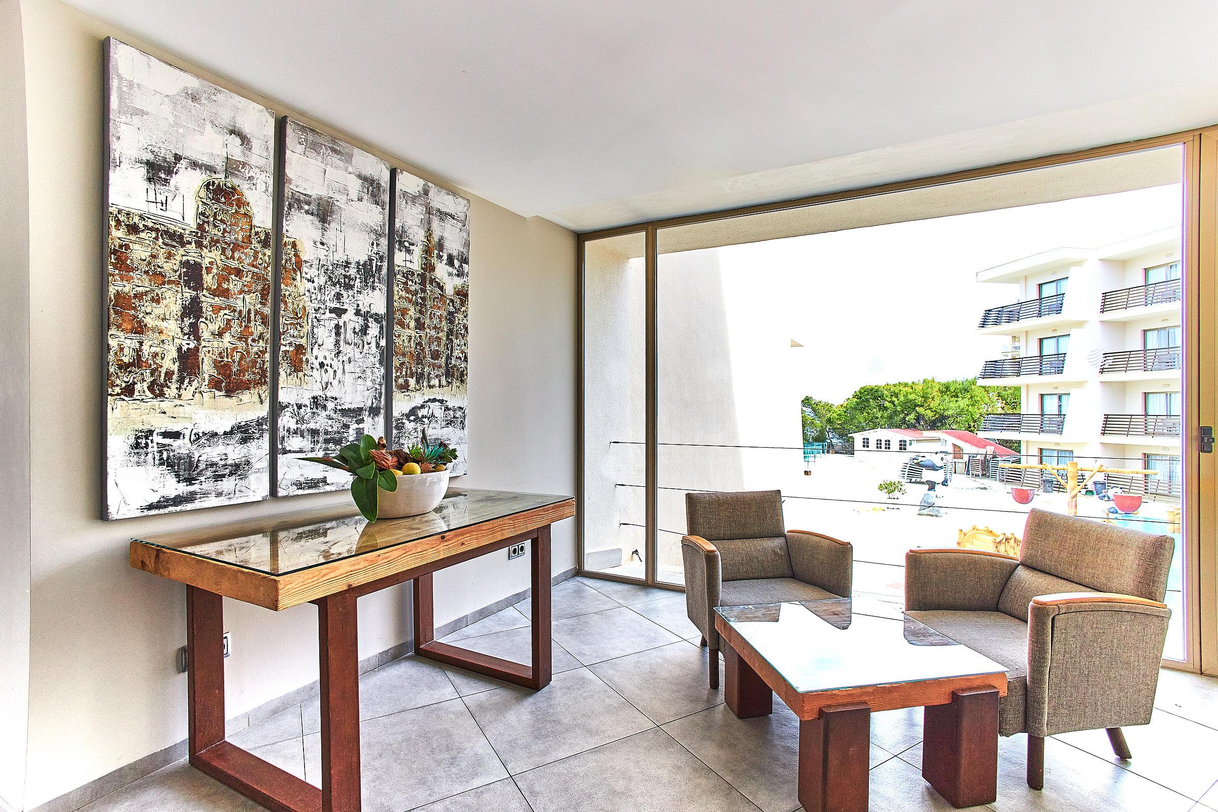 Vista Lobby Leonardo Suites Hotel Mallorca Calvia
