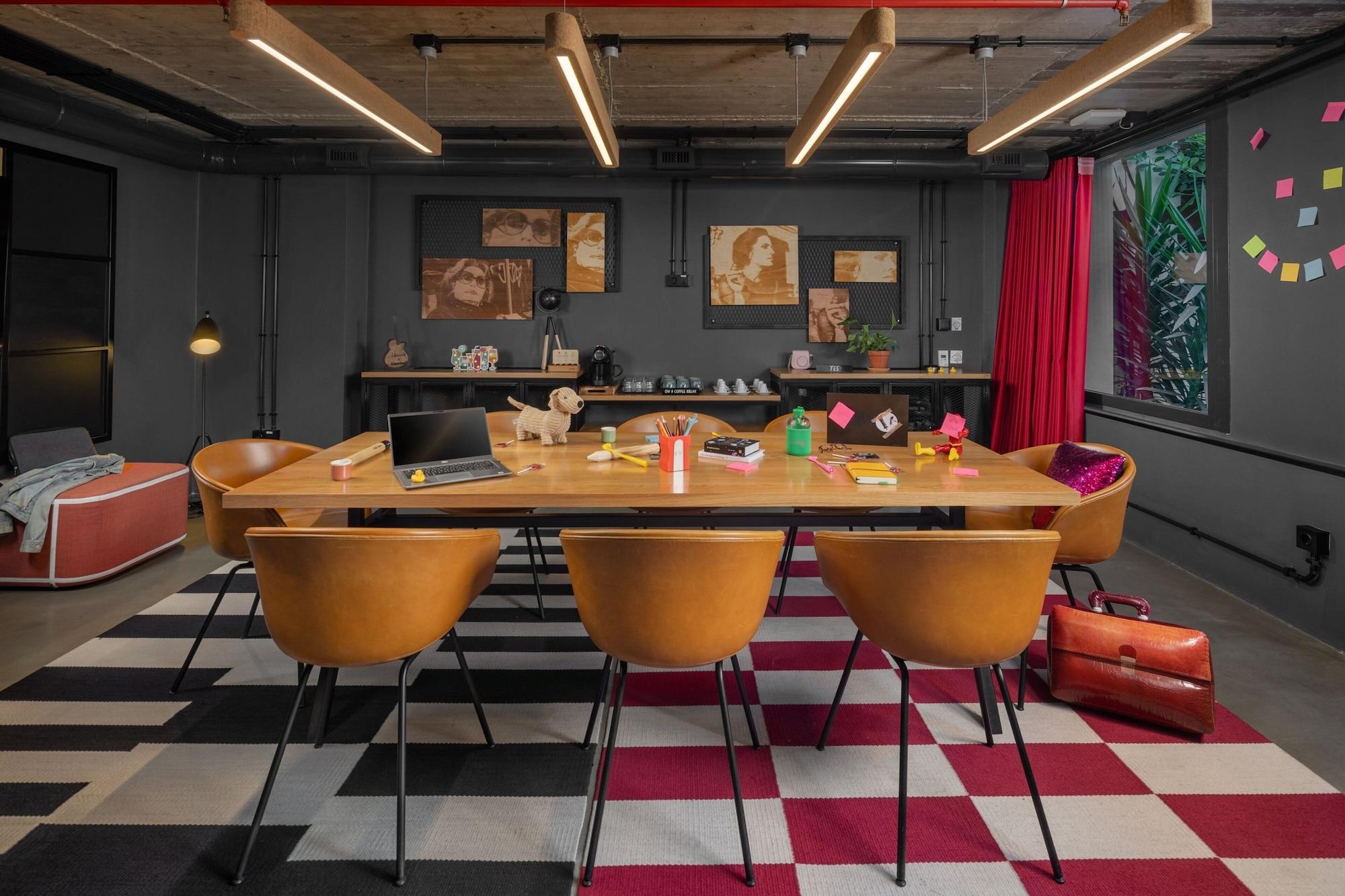 Sala de Reuniones Moxy Lisbon City