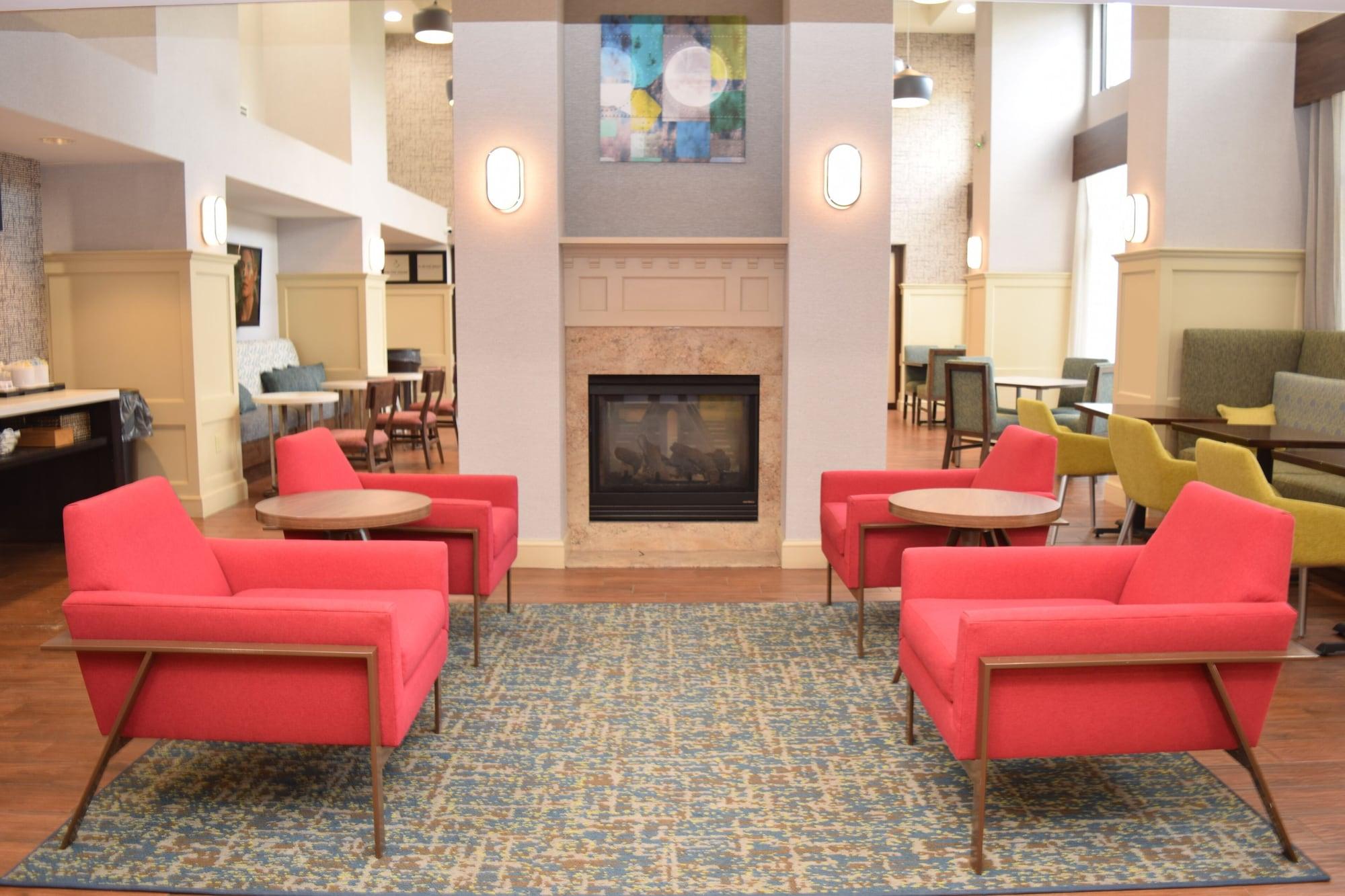 Vista Lobby Hampton Inn & Suites Albany Airport
