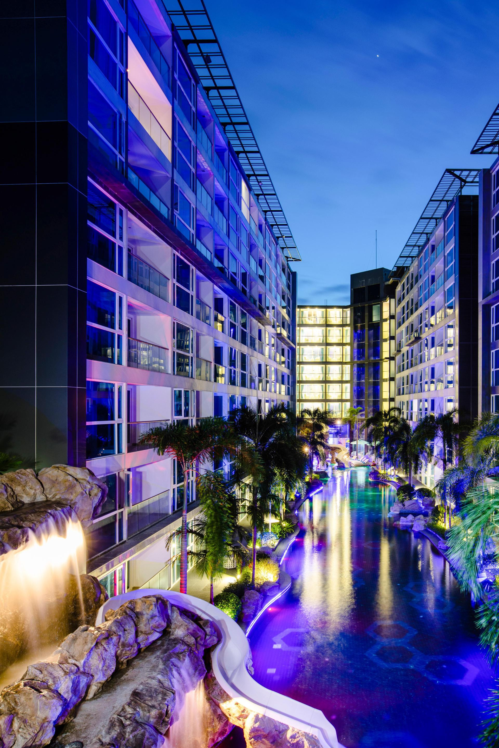 Vista Exterior Centara Azure Hotel Pattaya