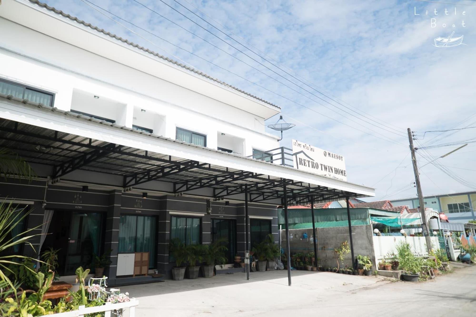 Vista Exterior Retro Twin Home at Maesot