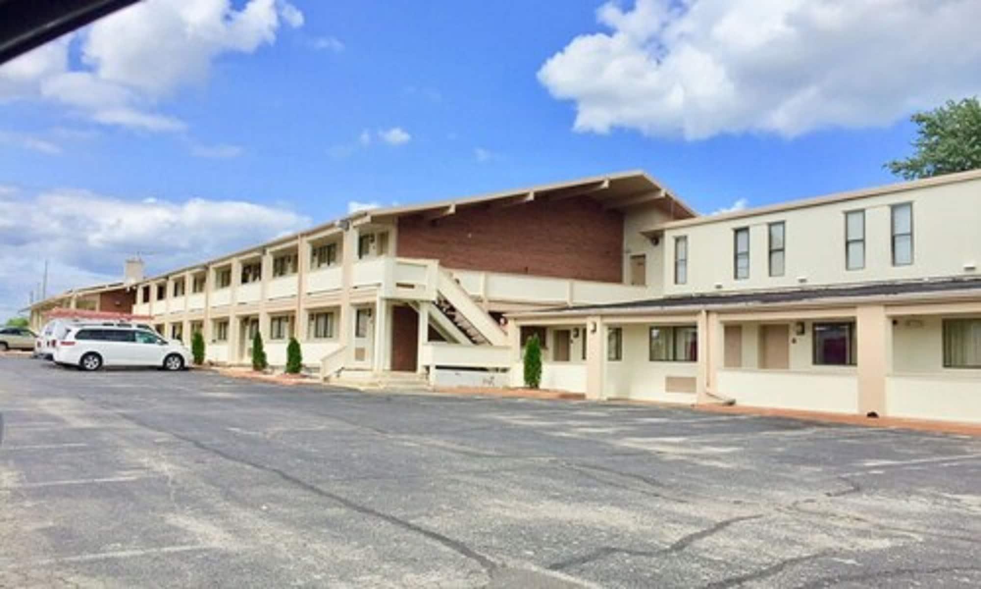 Vista Exterior Red Carpet Inn Great Lakes
