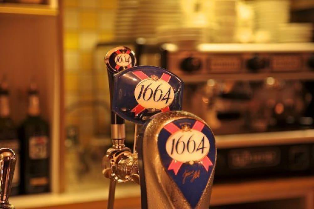 Bar/Salón Le Moderne