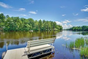 Alquiler Vacacional - Riverfront Escape in Shawano on 3 Private Acres!