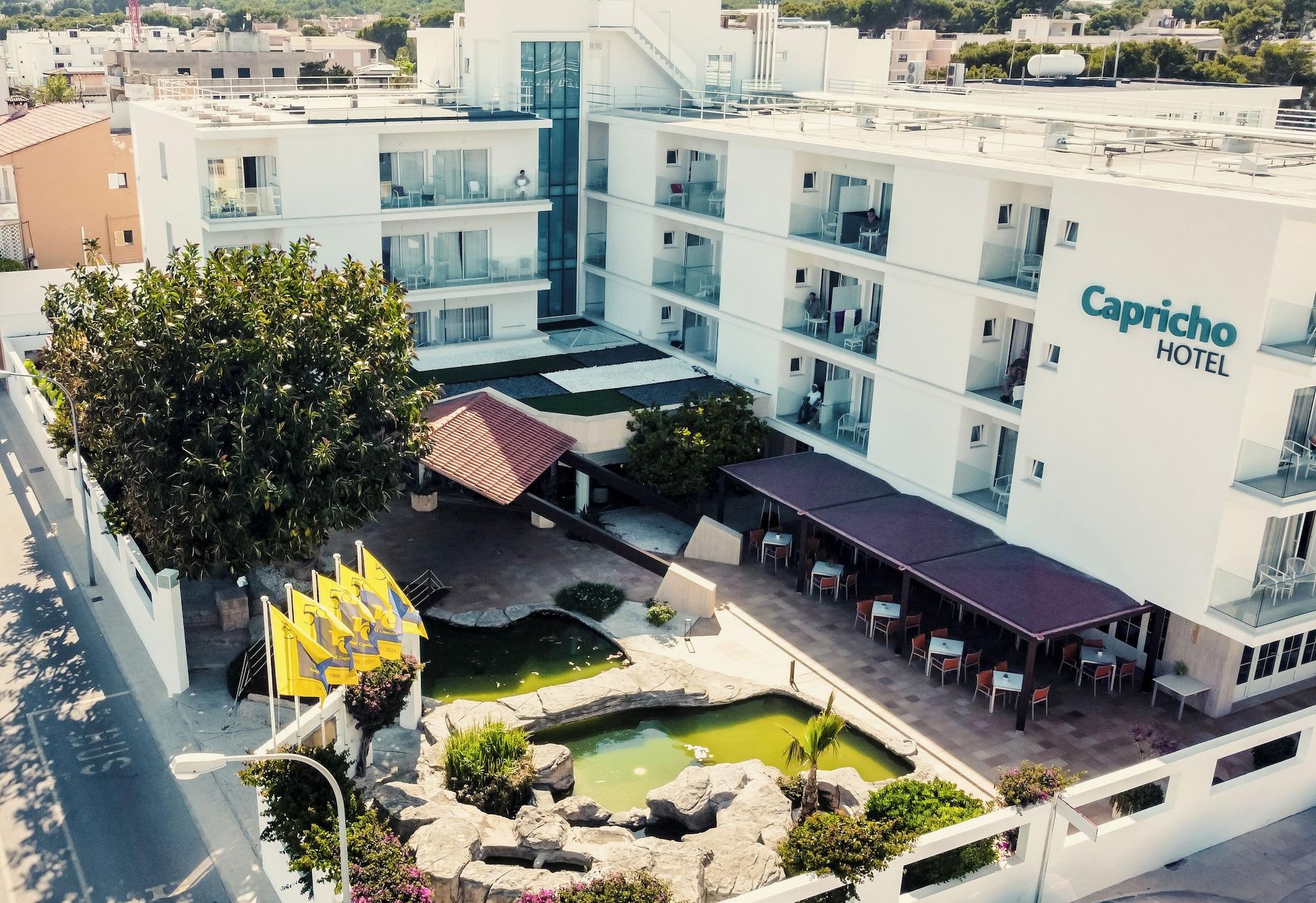 Vista Exterior Hotel Capricho