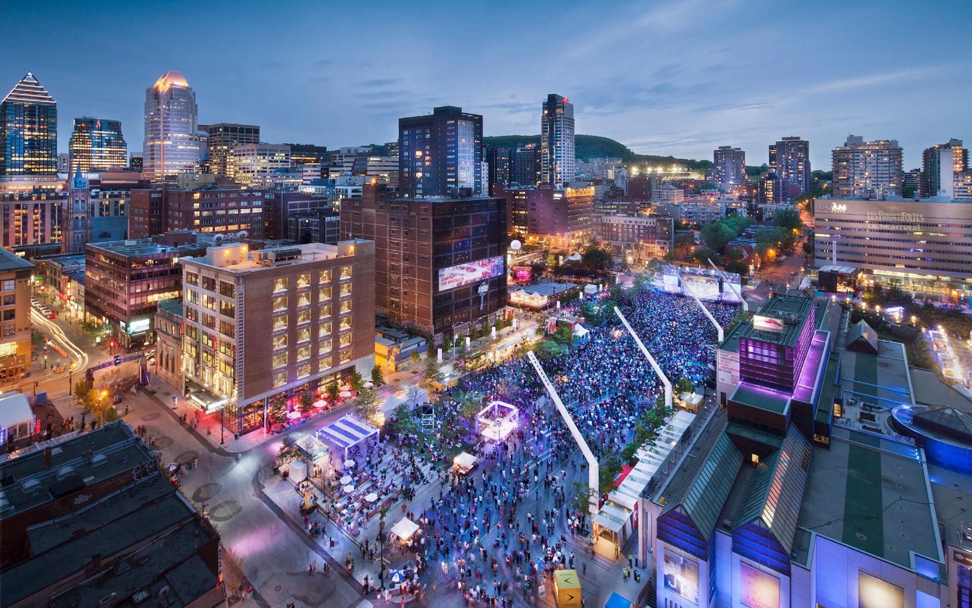 Vista Exterior Holiday Inn Hotel & Suites Montreal Centre-ville Ouest by IHG