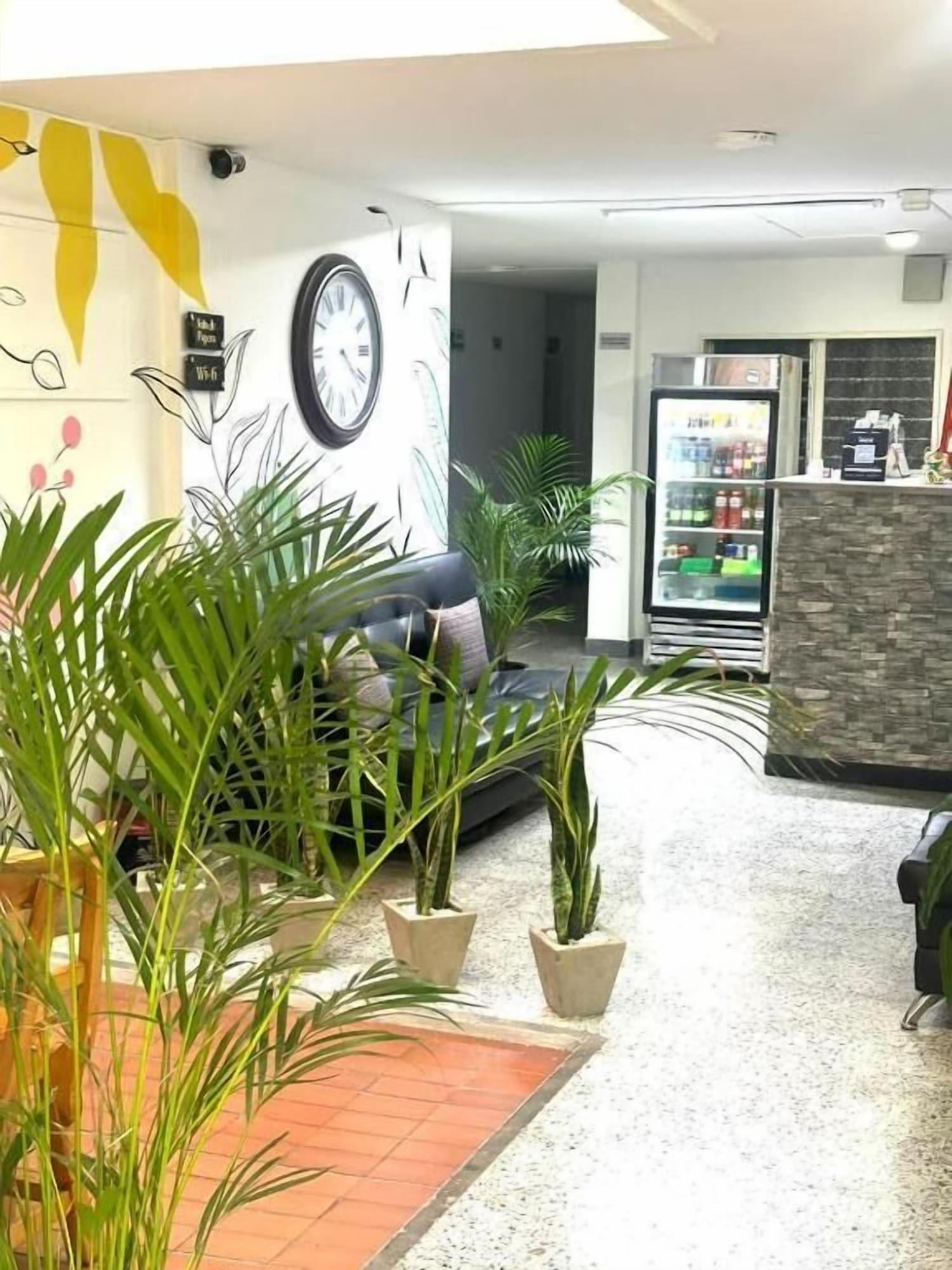Comodidades del Alojamiento Hotel Guayanes 70