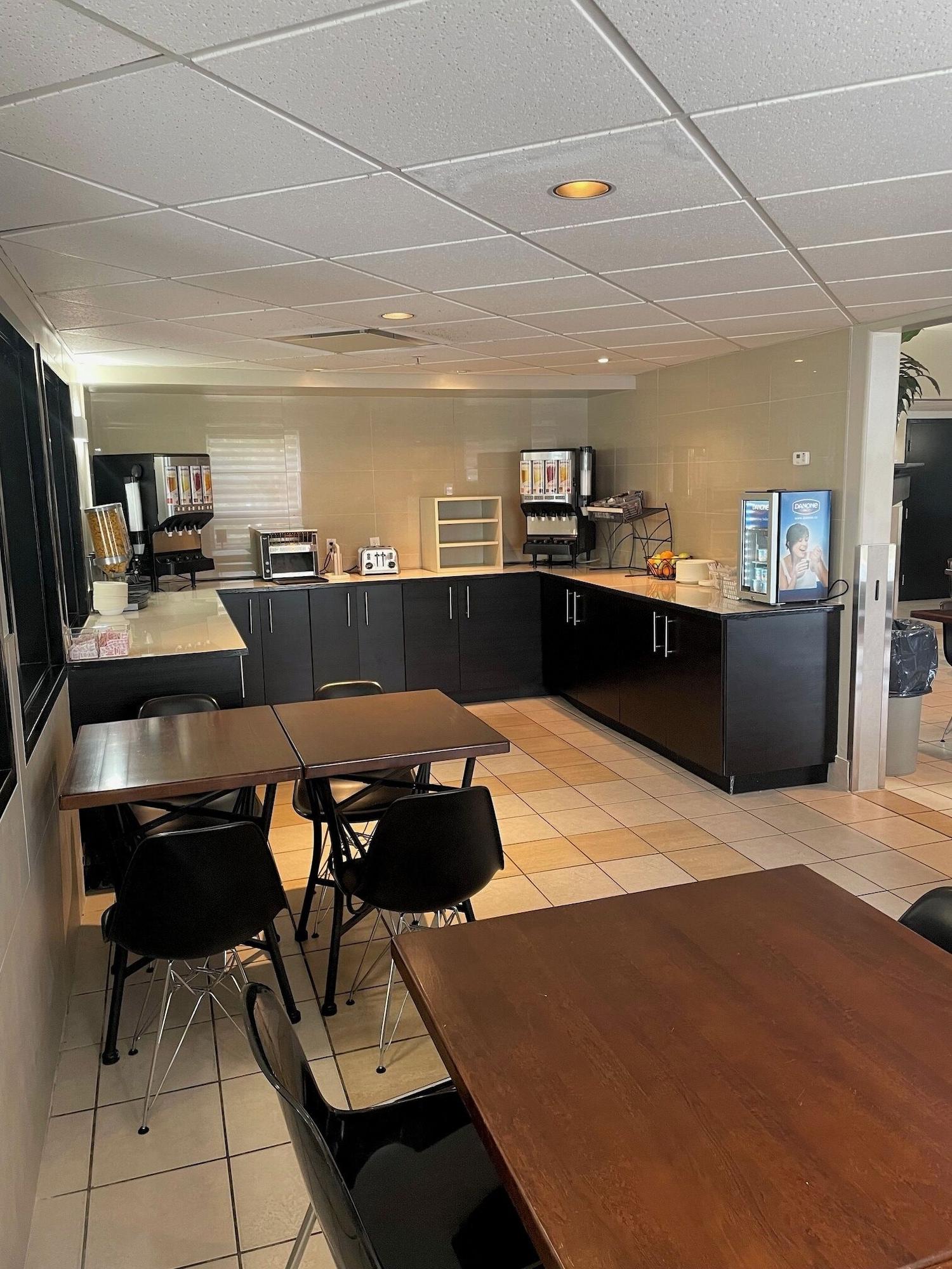 Restaurant Super 8 by Wyndham Sainte Agathe Des Monts