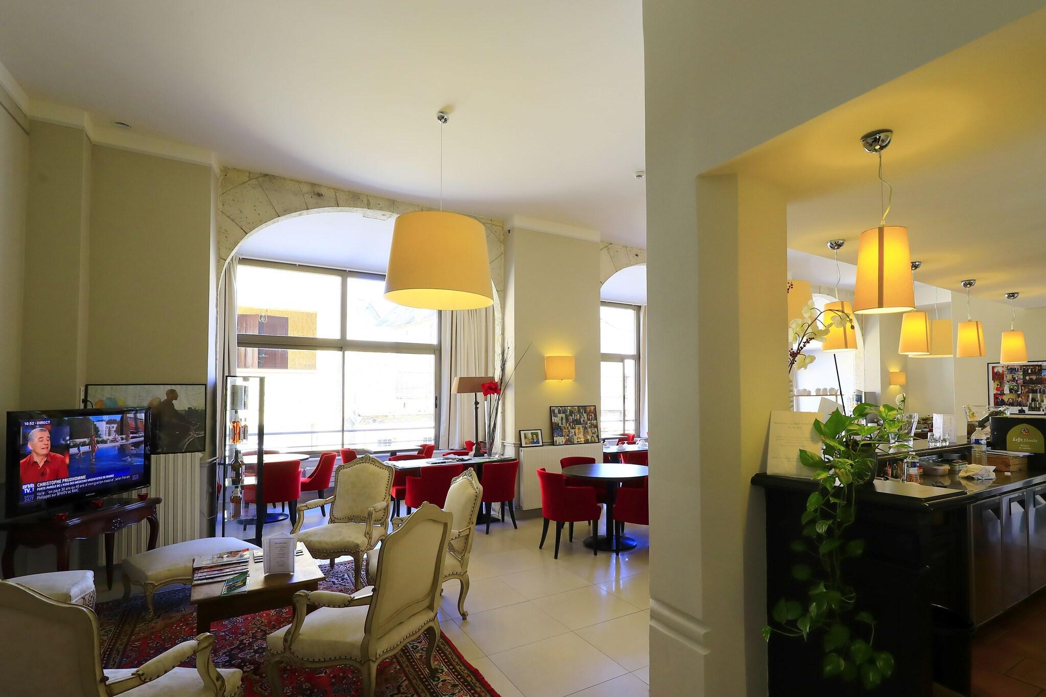 Vista Lobby Hotel Le Renoir