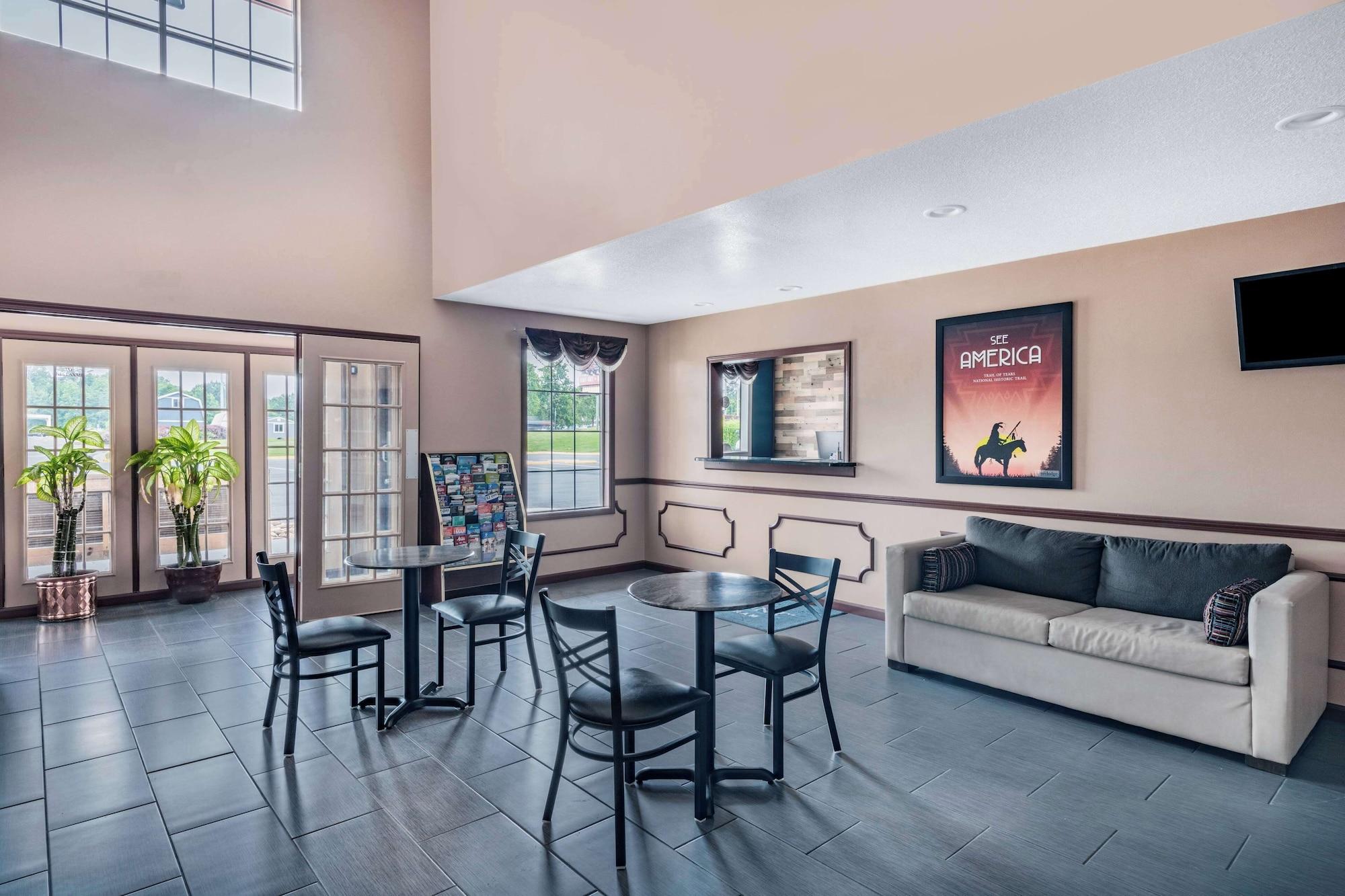 Vista Lobby Baymont by Wyndham Commerce GA Near Tanger Outlets Mall