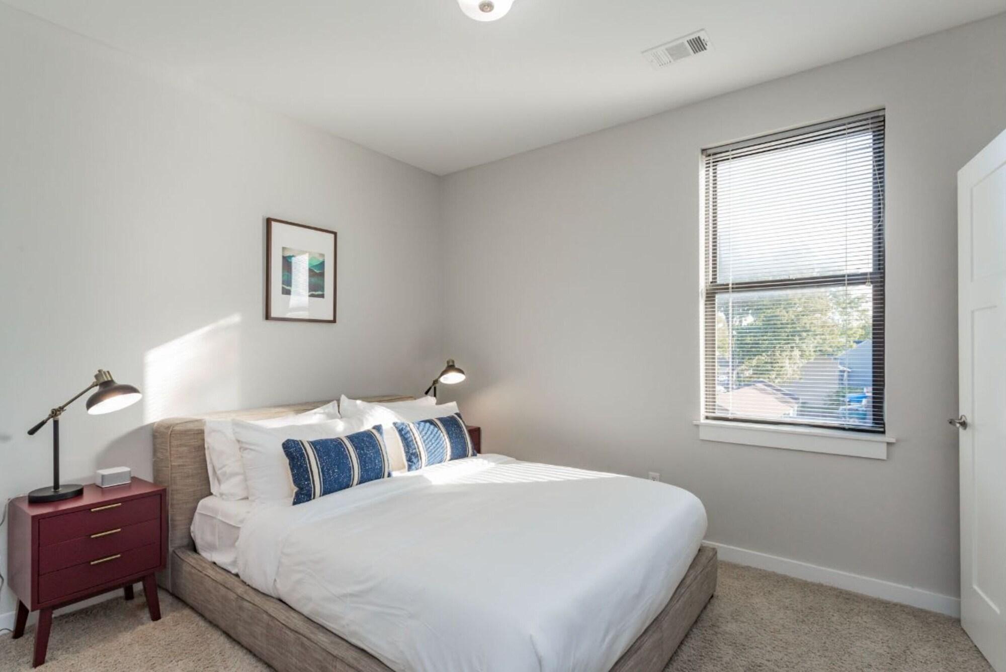 Varios CozySuites Music Row