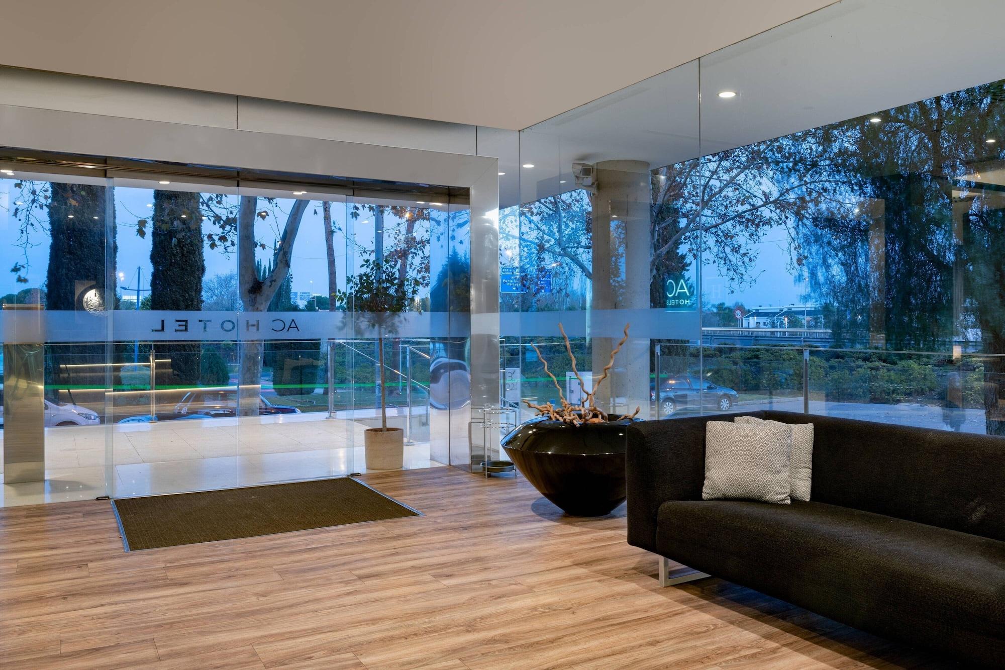 Vista Lobby AC Hotel Huelva by Marriott