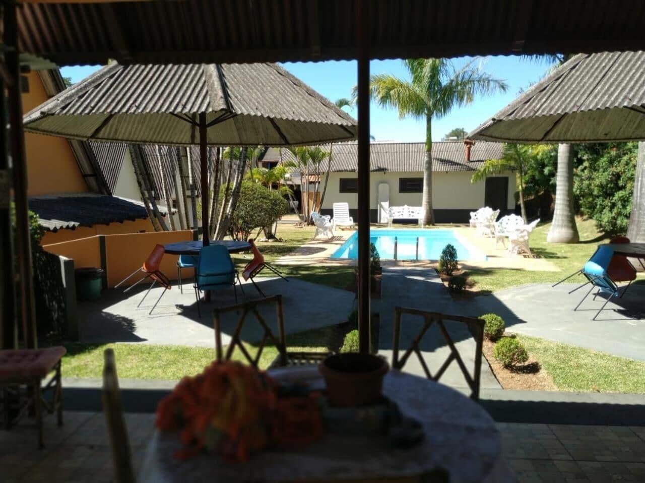 Vista Piscina Pousada O Caipira