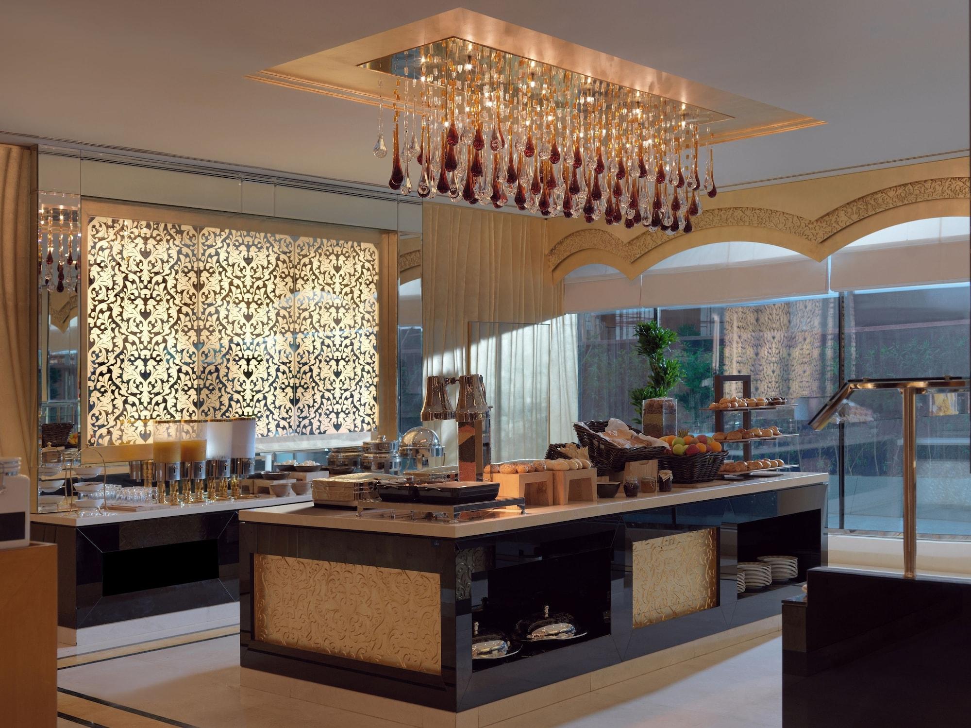 Restaurant DAMAC Maison Mall Street