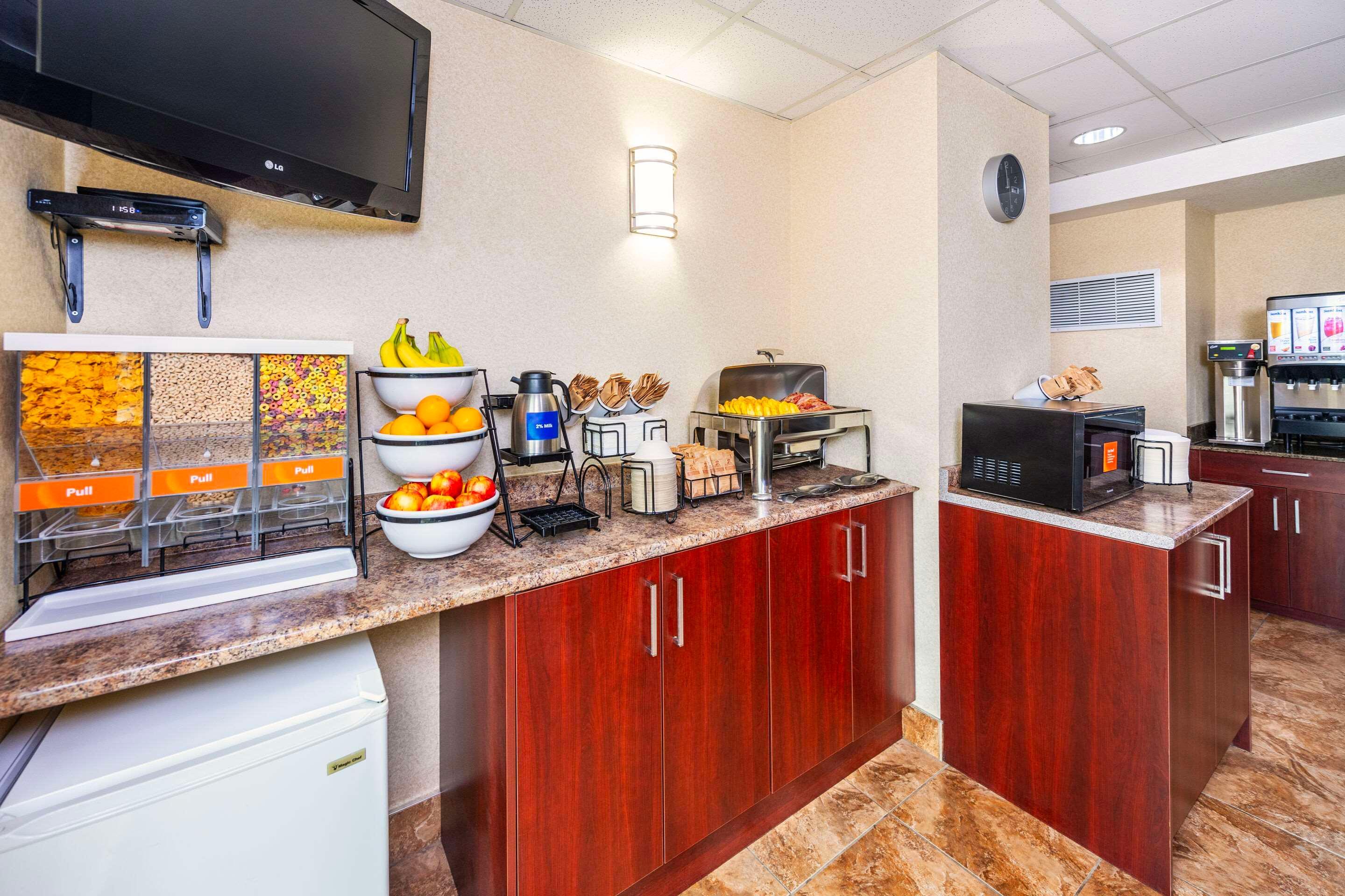 Restaurant Comfort Inn And Suites Edson