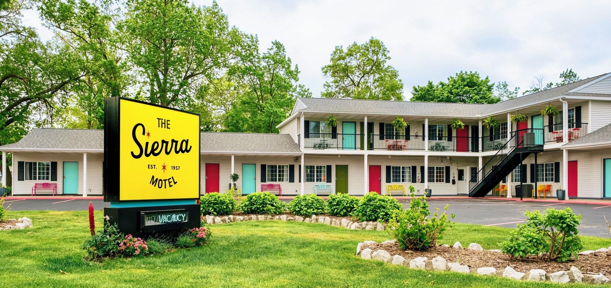 Varios The Sierra Motel