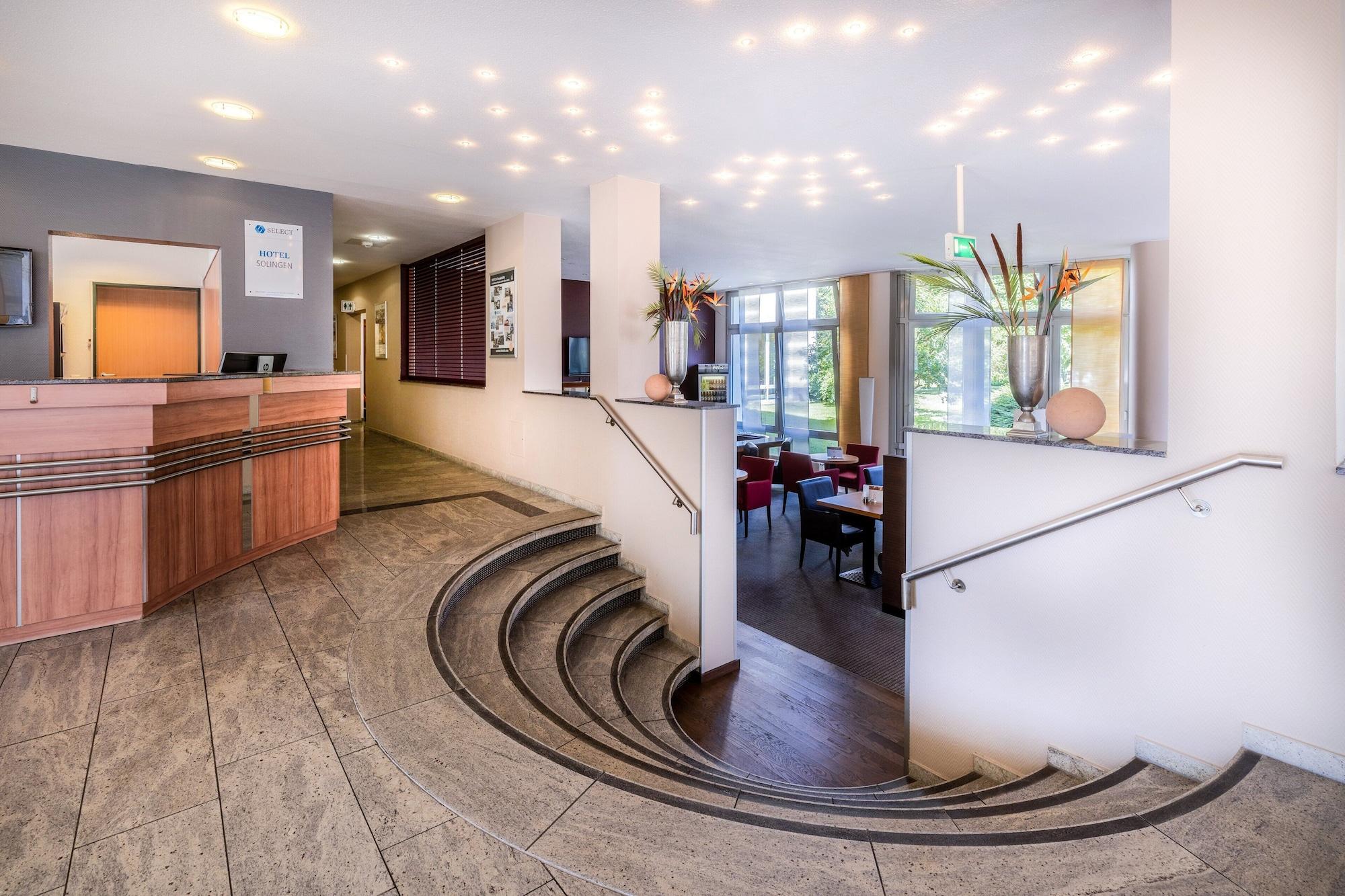 Vista Lobby Holiday Inn - the niu, Blade Solingen by IHG