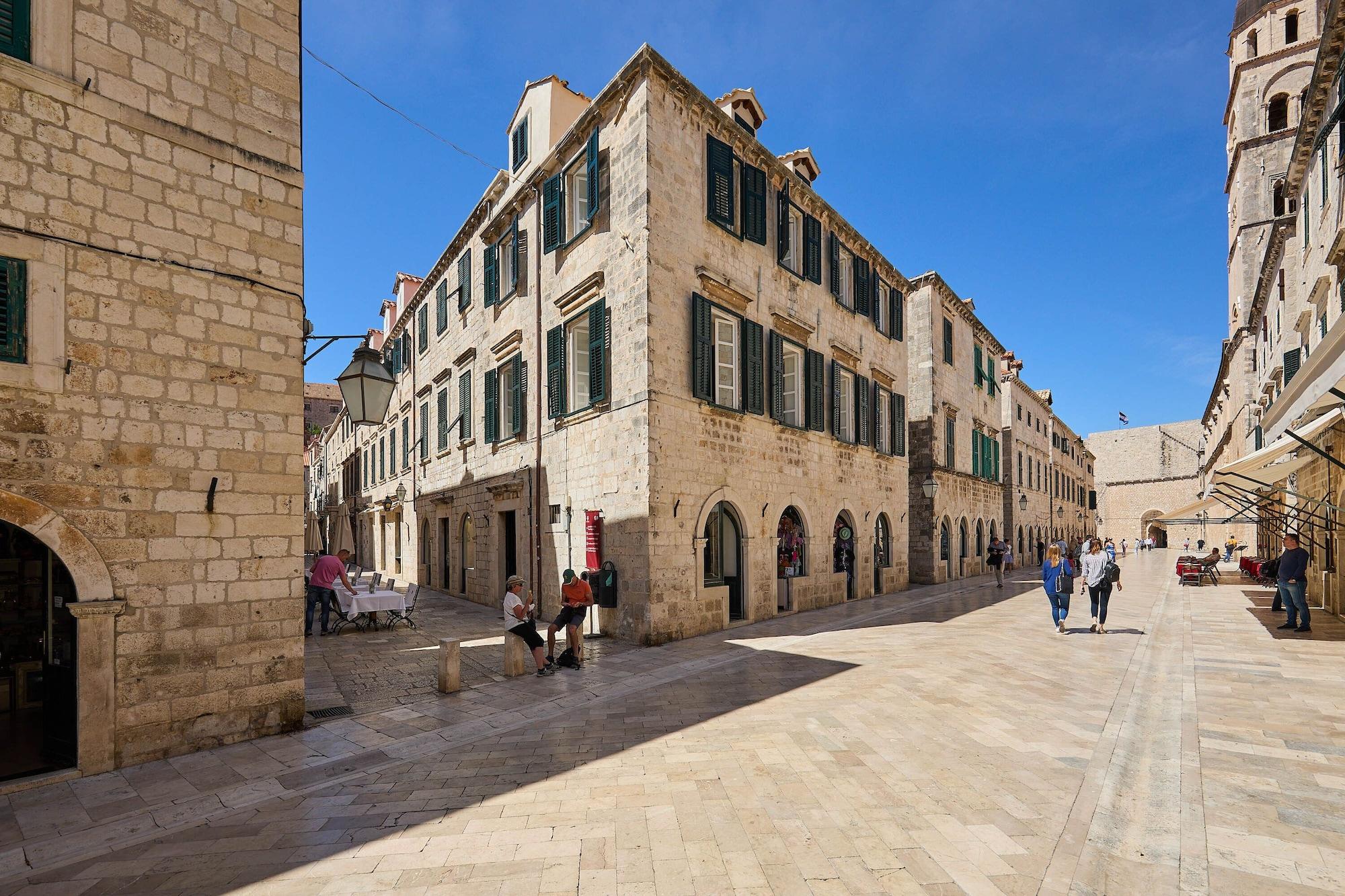 Varios Bota Palace
