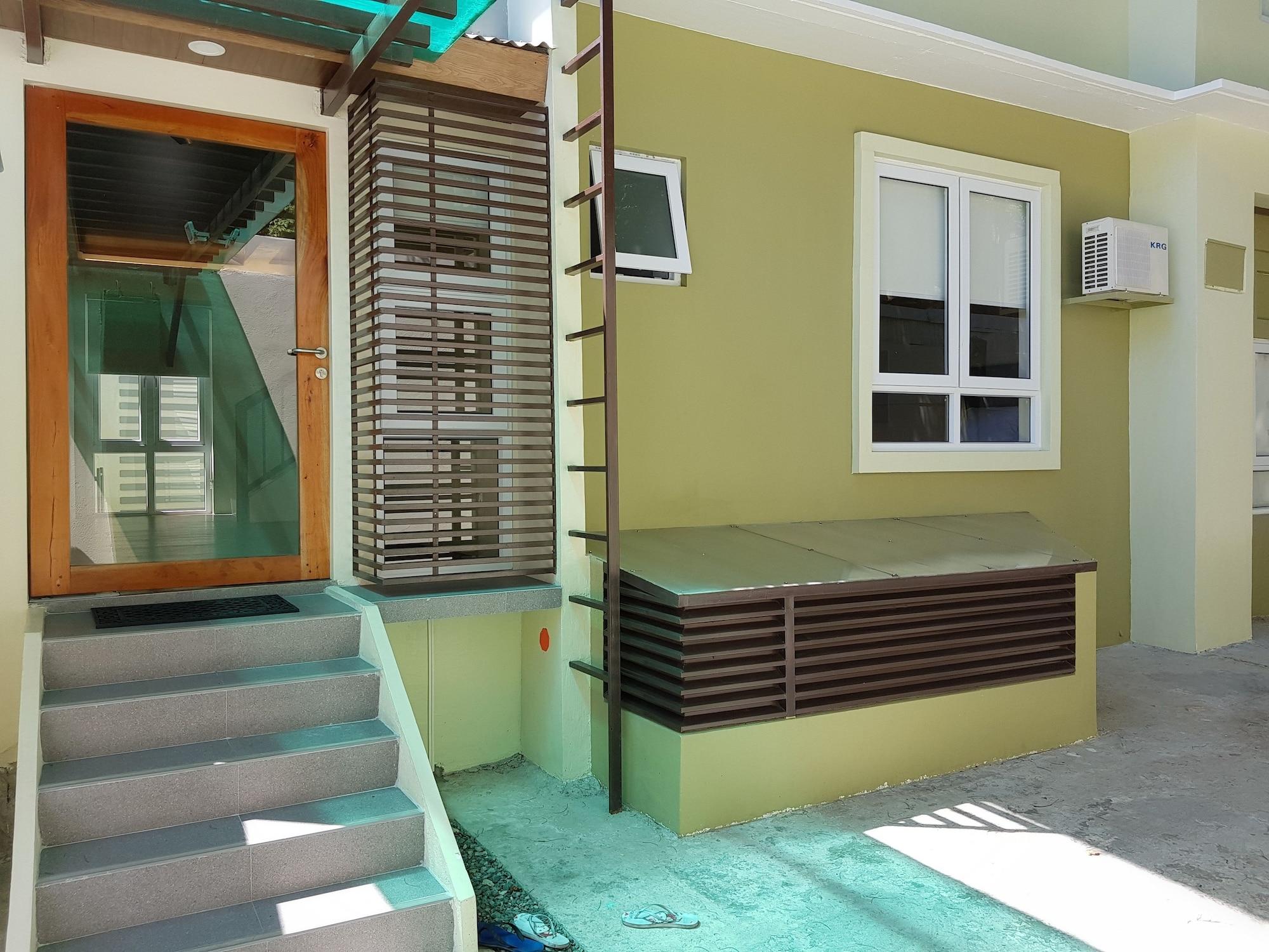 Varios The Leaf House