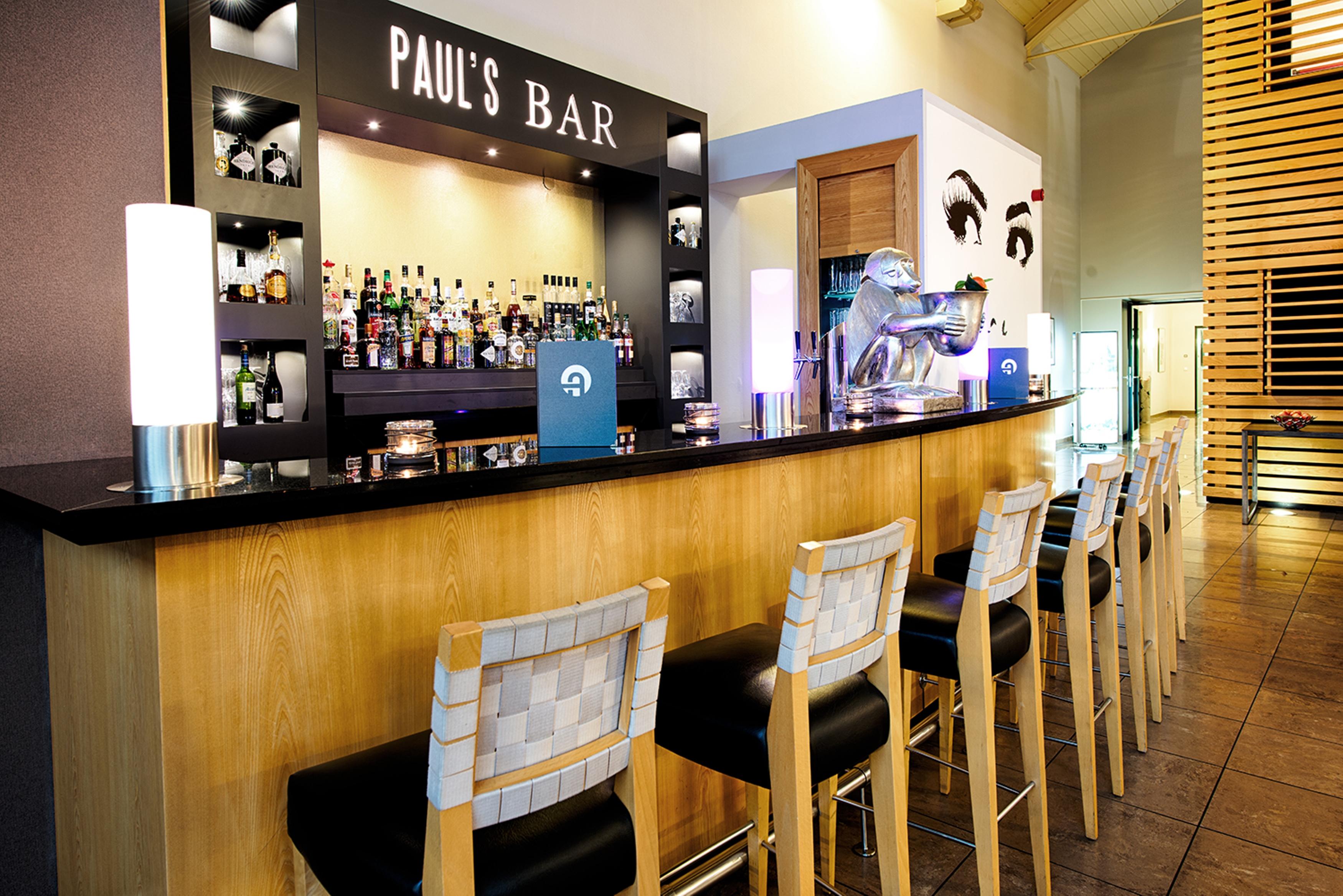 Bar/Salón ACHAT Hotel Offenbach Plaza