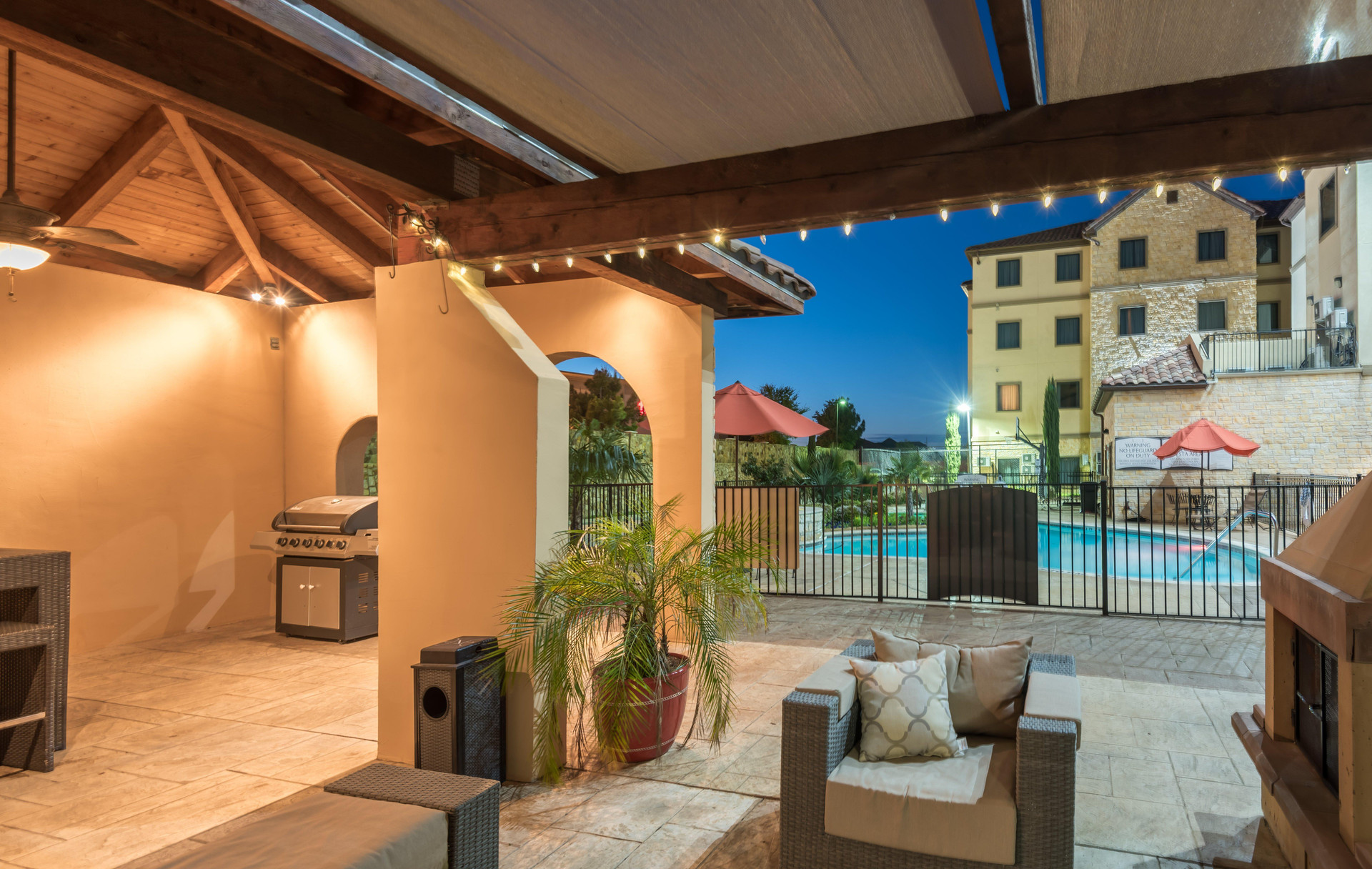 Vista Exterior Staybridge Suites DFW Airport North by IHG