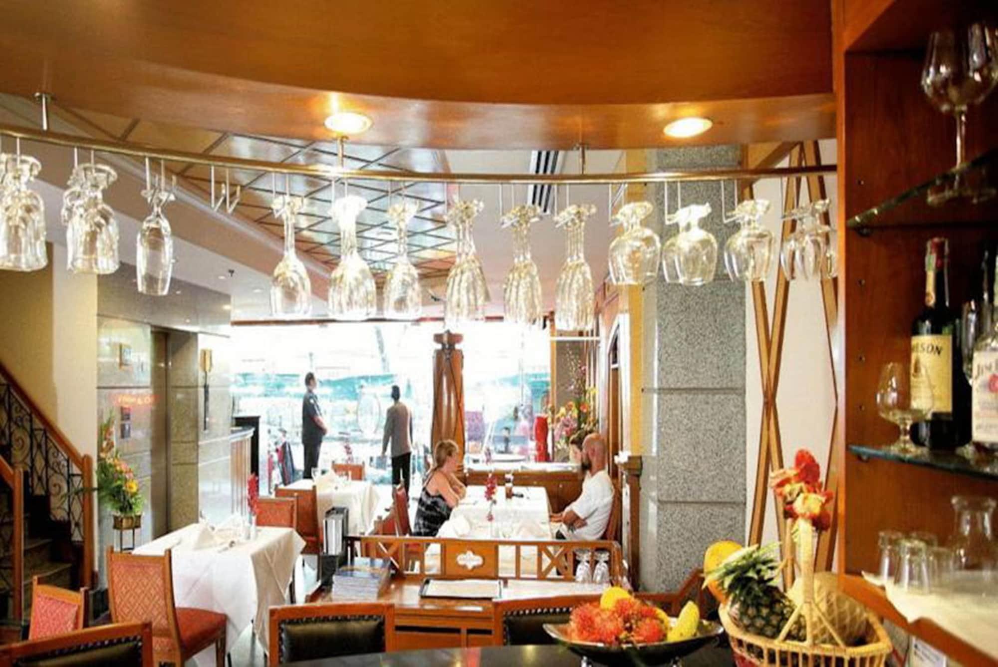 Bar/Salón Majestic Suites