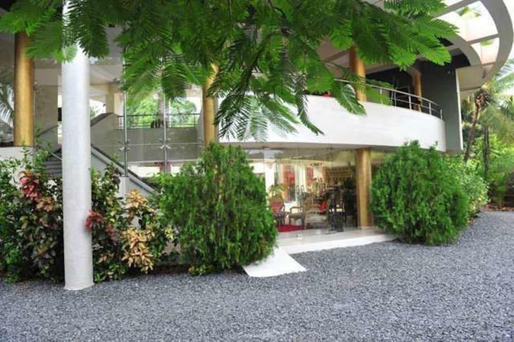 Vista Exterior United-21 Emerald Forest Hotel