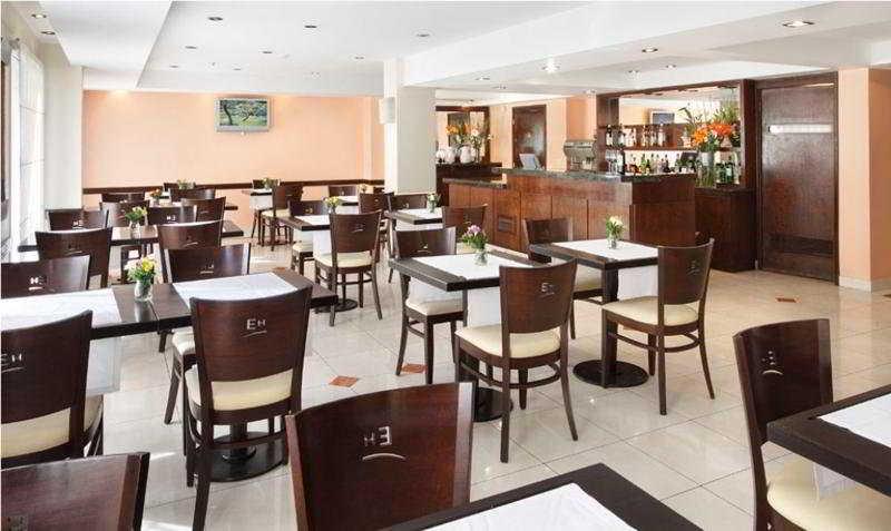 Bar/Salón Embajador Hotel