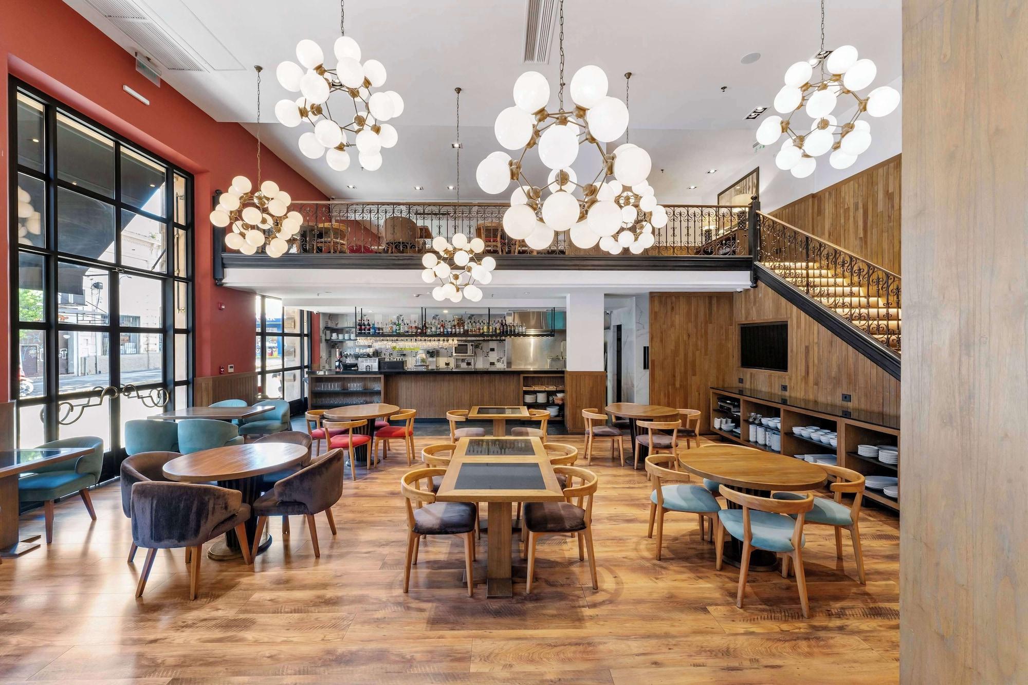 Restaurant Palmaroga Hotel Asuncion, Tapestry Collection by Hilton