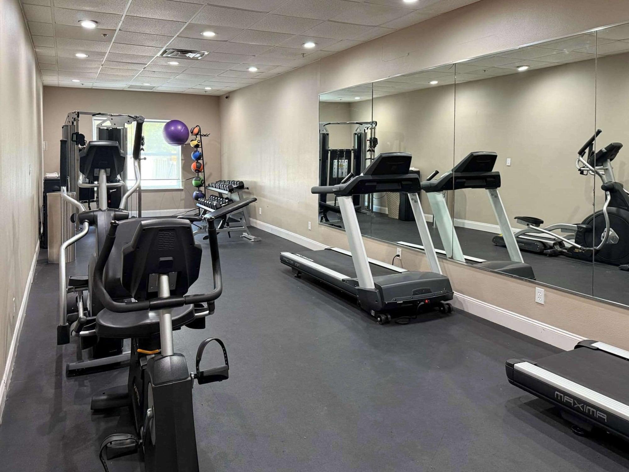 Gimnasio Country Inn & Suites by Radisson, Harlingen, TX