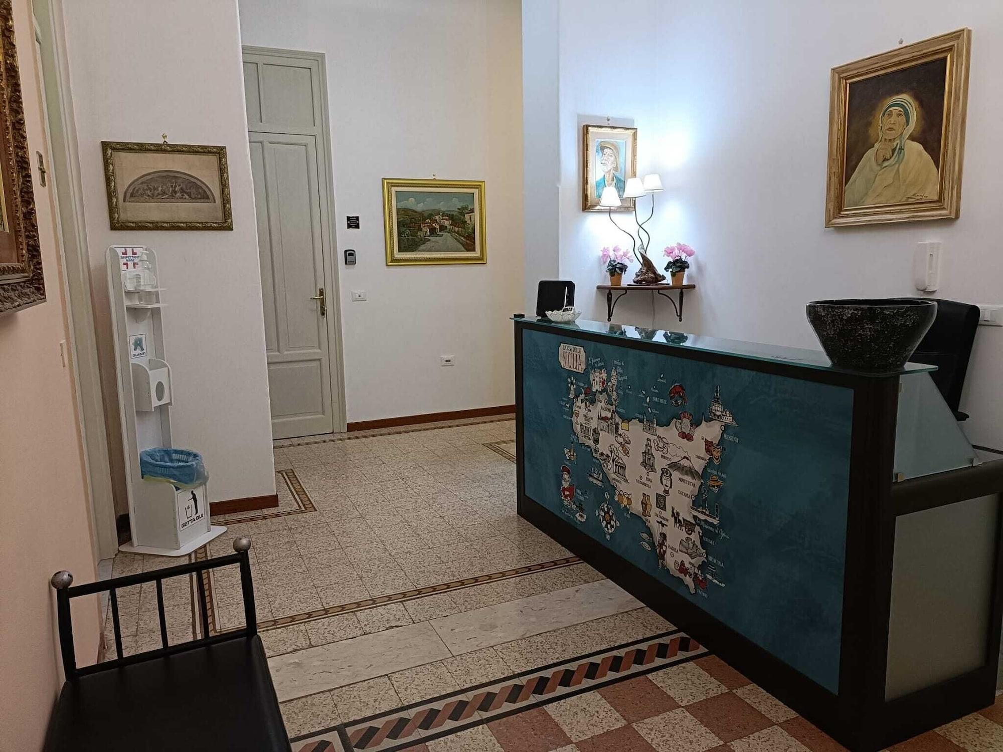 Vista Lobby DayBreak B&B