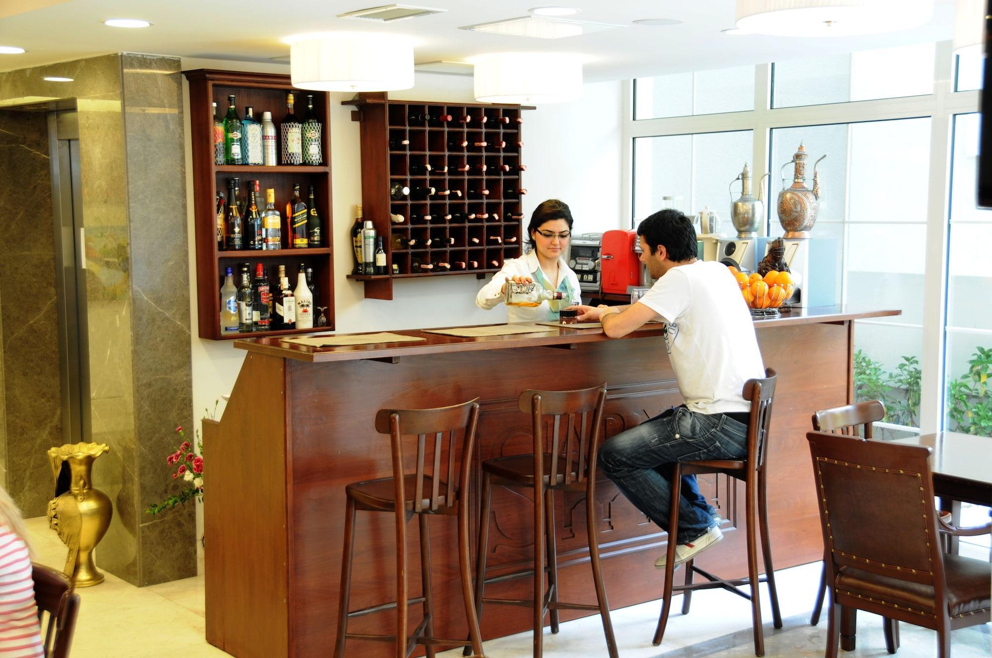 Bar/Salón Sarnic Premier Hotel