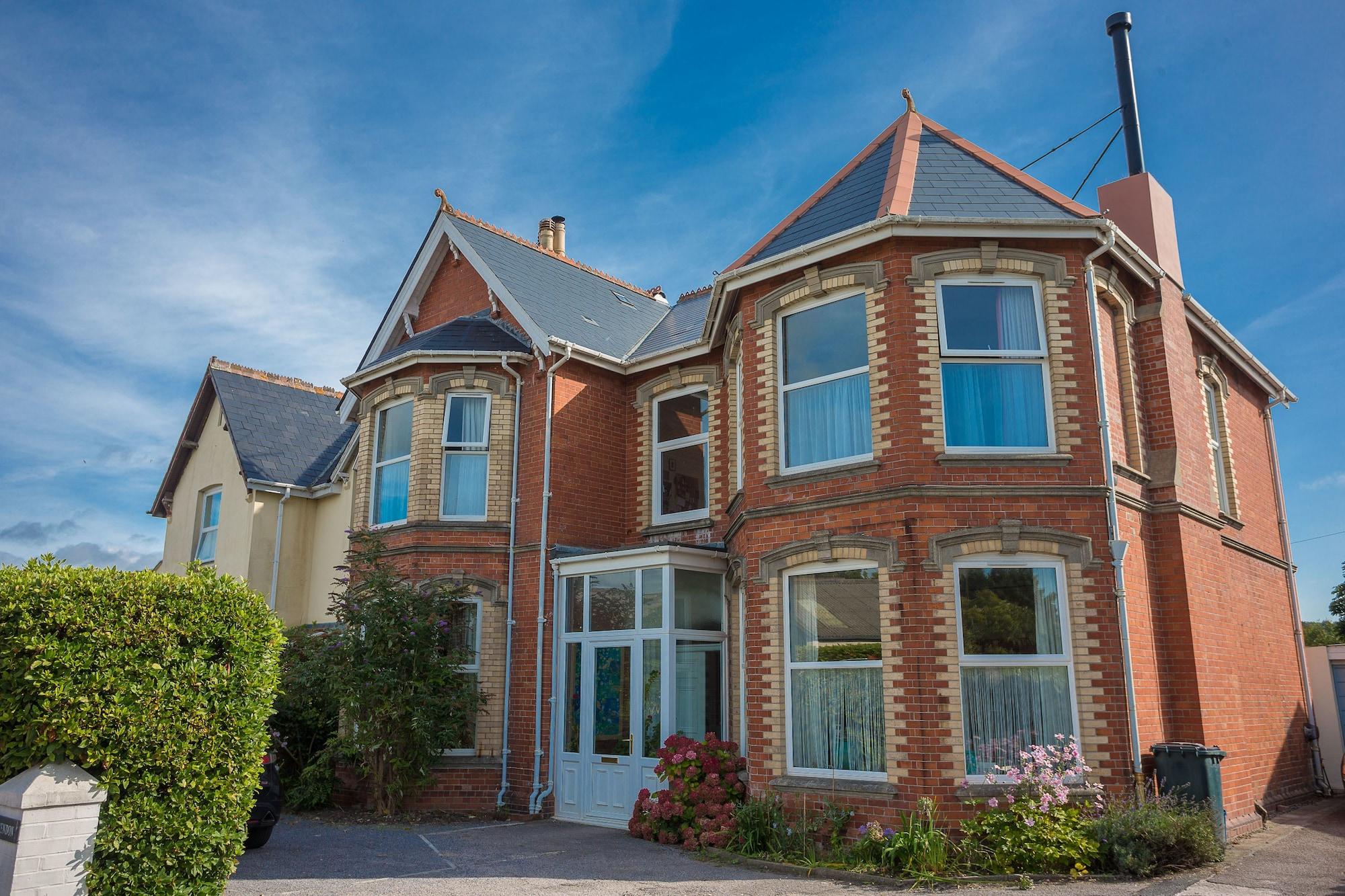 Vista Exterior Clarendon