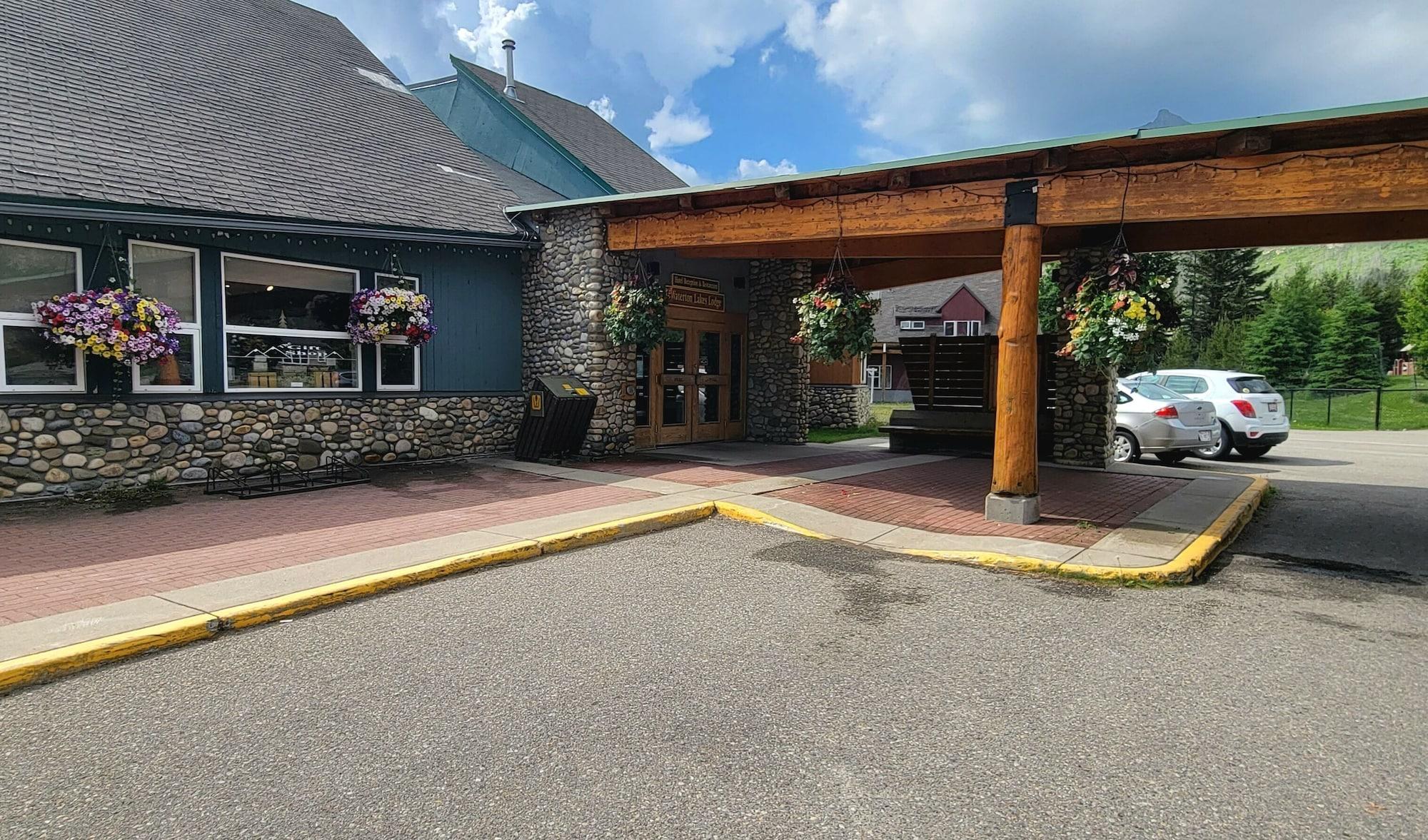 Vista Exterior Waterton Lakes Lodge Resort