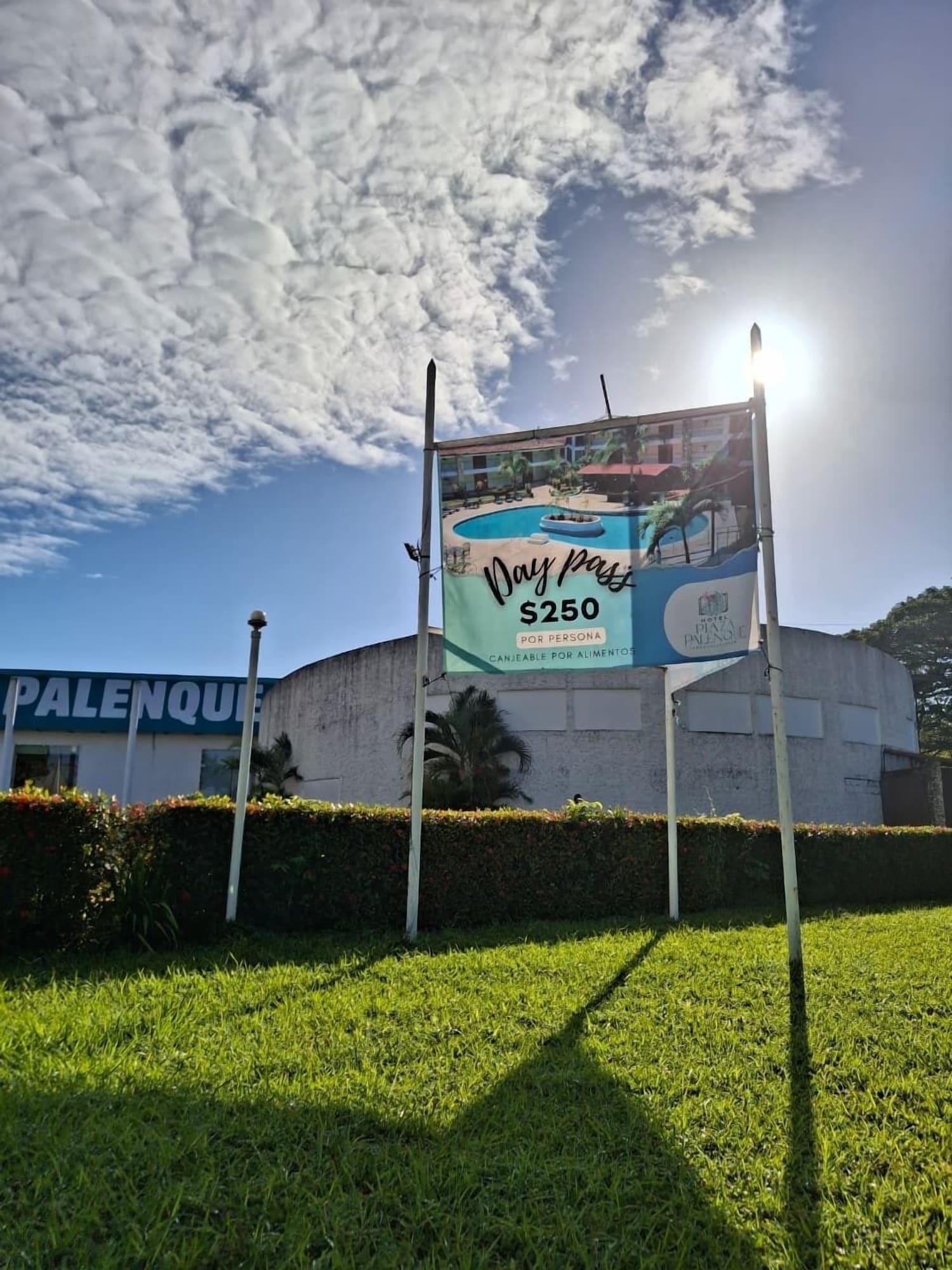 Vista Exterior Hotel Plaza Palenque